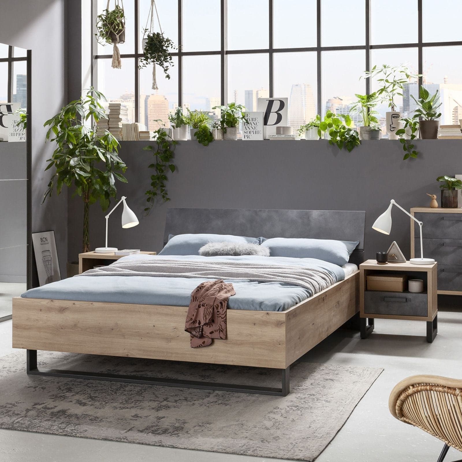 Letto moderno matrimoniale "Lafabrica" struttura in legno rovere e nero con spalliera in Materassi Decor Space - Altamura, commercioVirtuoso.it