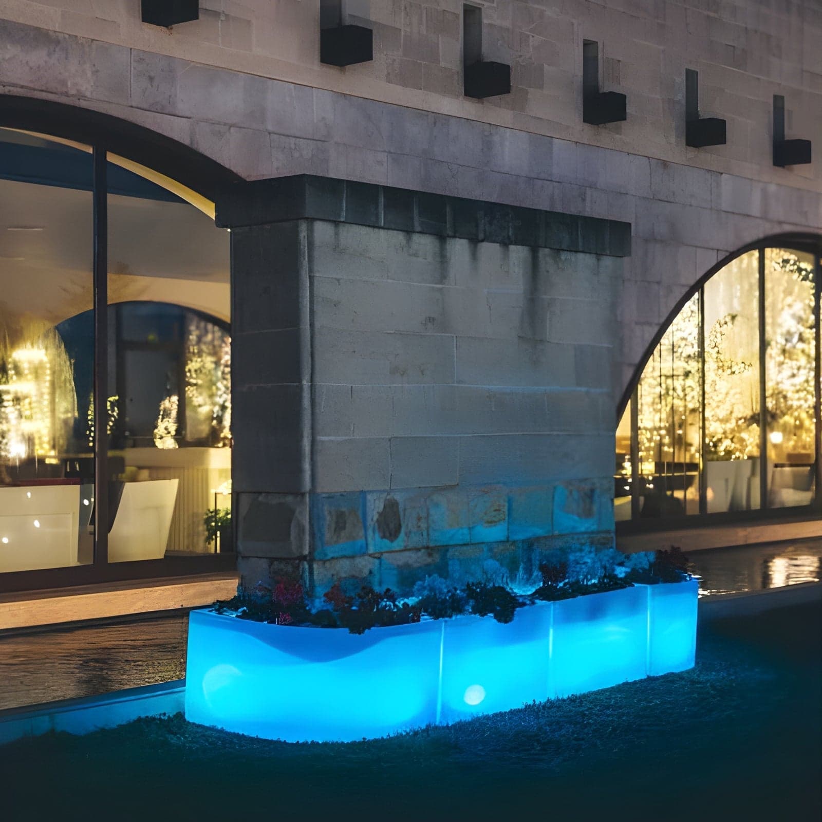 Vaso angolare FlowerPot Bright con led decorazione "Made in Italy" per esterno in Fioriere Decor Space - Altamura, commercioVirtuoso.it