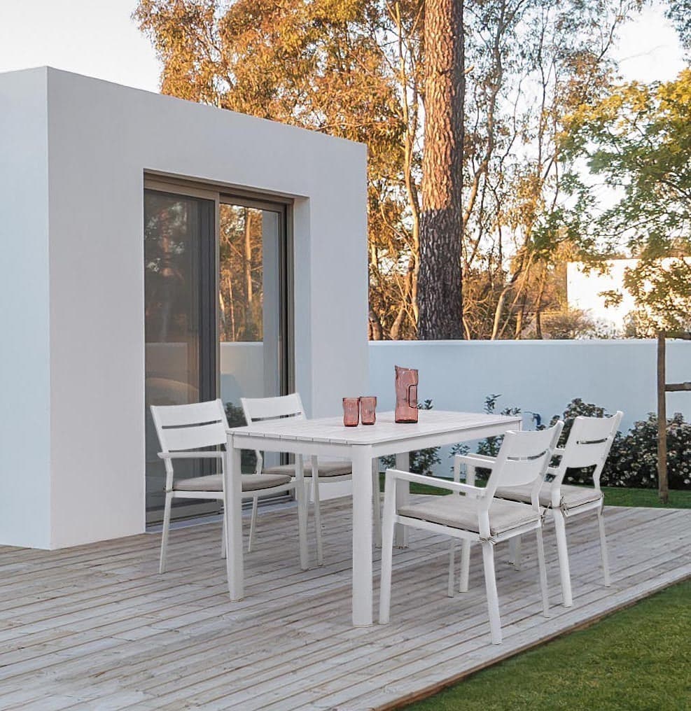 Tavolo "Skipper" in alluminio dogato da esterno per giardino e veranda 140 cm in Tavoli standard Decor Space - Altamura, commercioVirtuoso.it