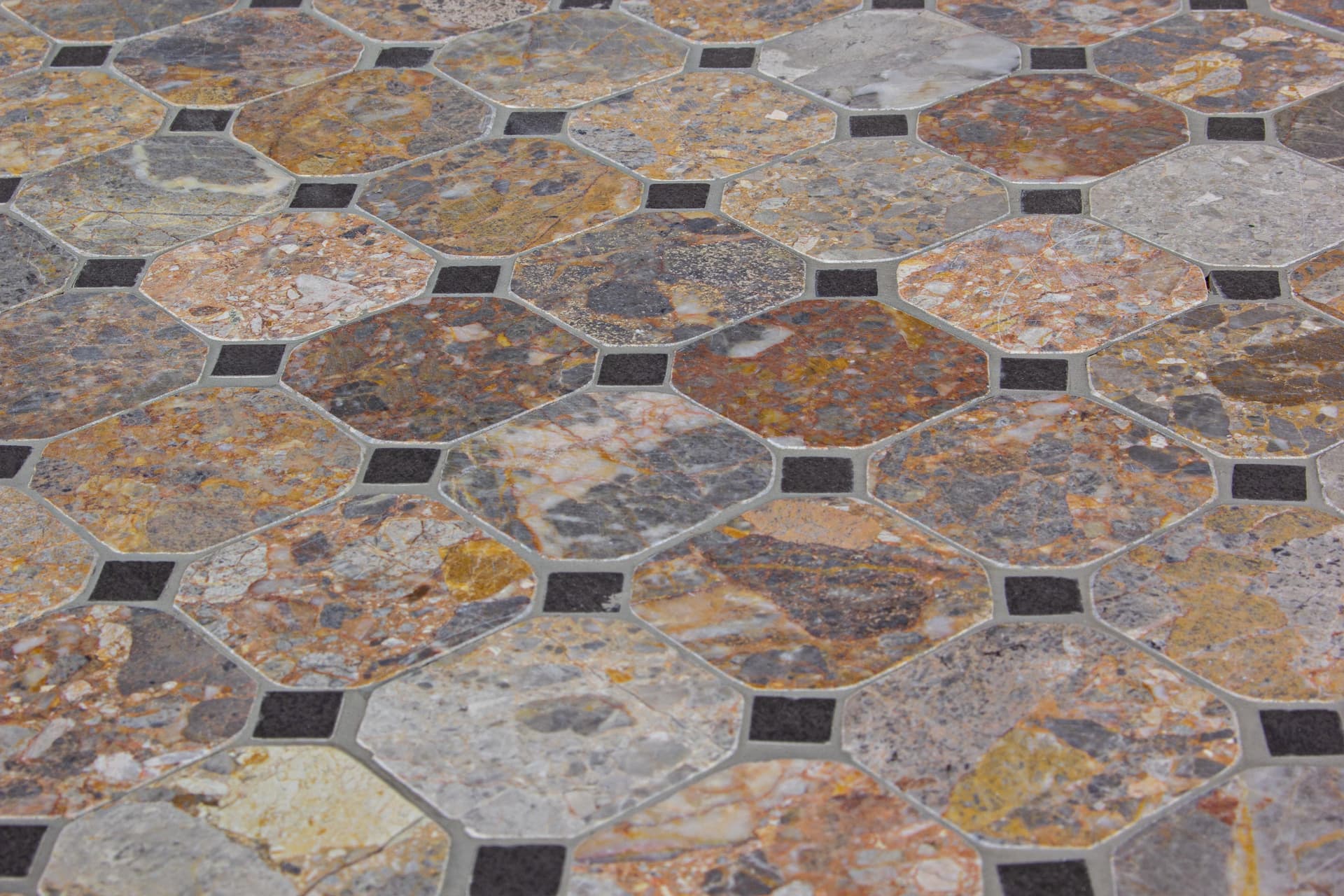 Tavolo con mosaico "Berkley" in acciaio verniciato e piano in ceramica da giardino 160 cm in Tavoli standard Decor Space - Altamura, commercioVirtuoso.it