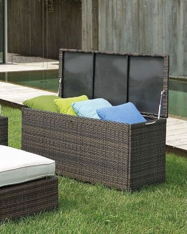 Baule Cassapanca Porta Cuscini in Polyrattan Da Esterno Con Ruote E Maniglia Giardino e giardinaggio/Organizzazione esterni e alloggiamento/Bauli e contenitori Decor Space - Altamura, Commerciovirtuoso.it