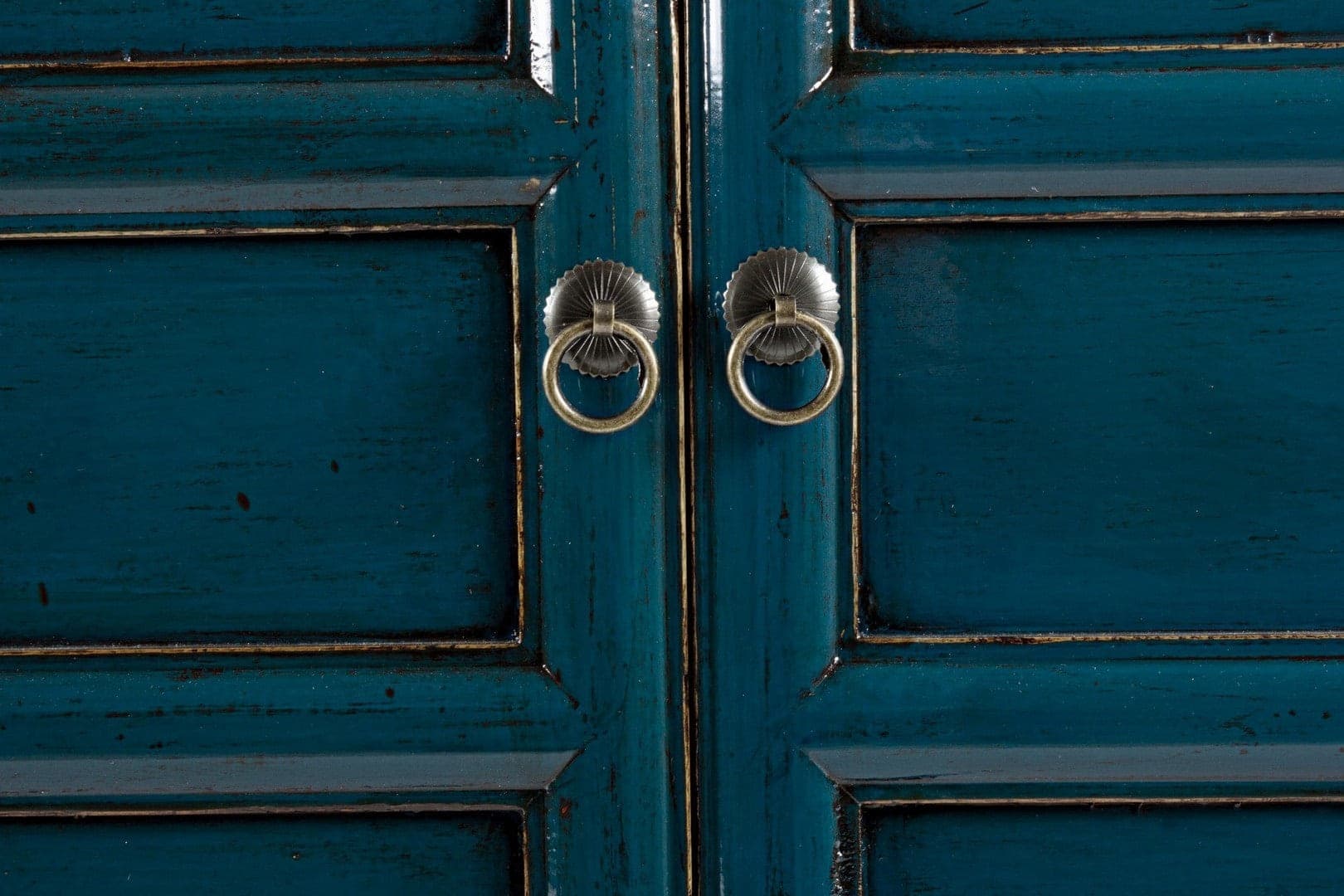 Credenza "Jinan", struttura in legno di olmo riciclato, con finitura lucida, maniglie in rame in Credenze Decor Space - Altamura, commercioVirtuoso.it