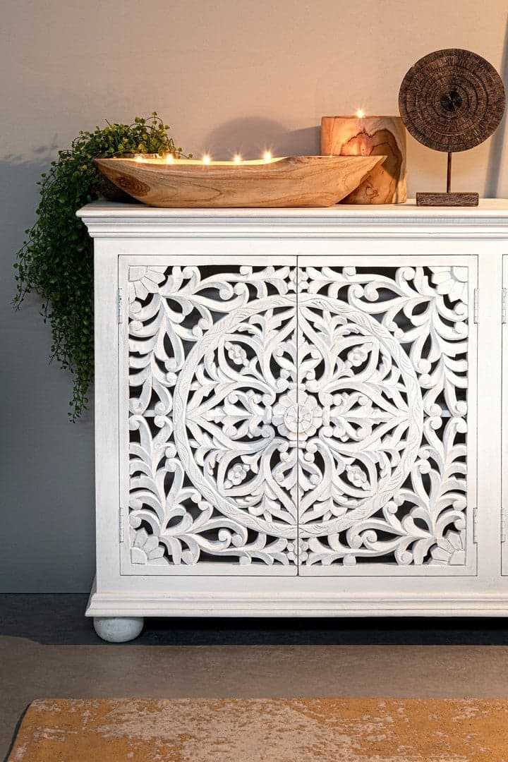 Credenza "Alinta" bianca, struttura in legno di mango, con ante intarsiate a mano, stile fusion - 29