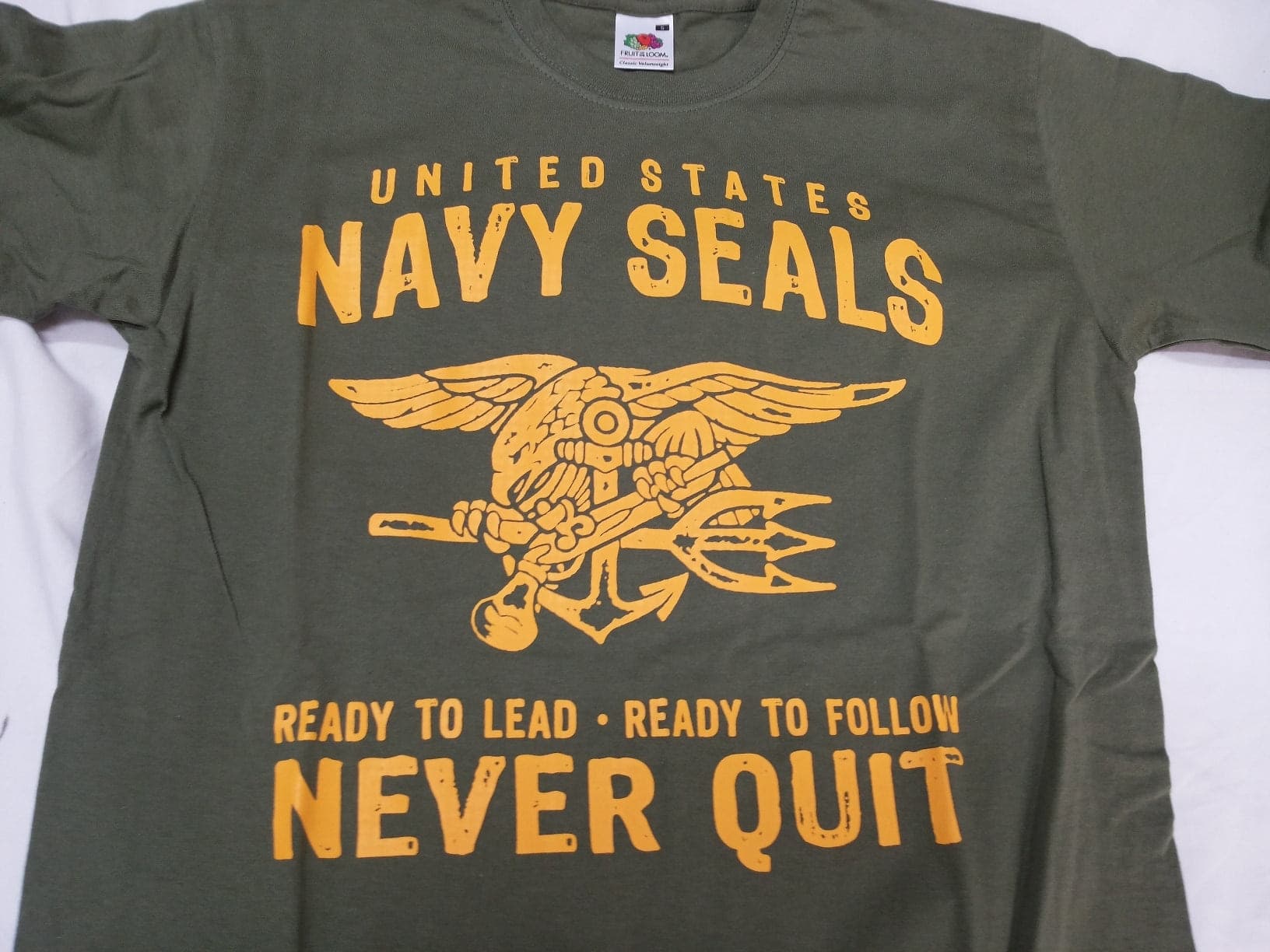 T-shirt Navy Seals vari colori in T-Shirt Il Distintivo - Pesaro, commercioVirtuoso.it