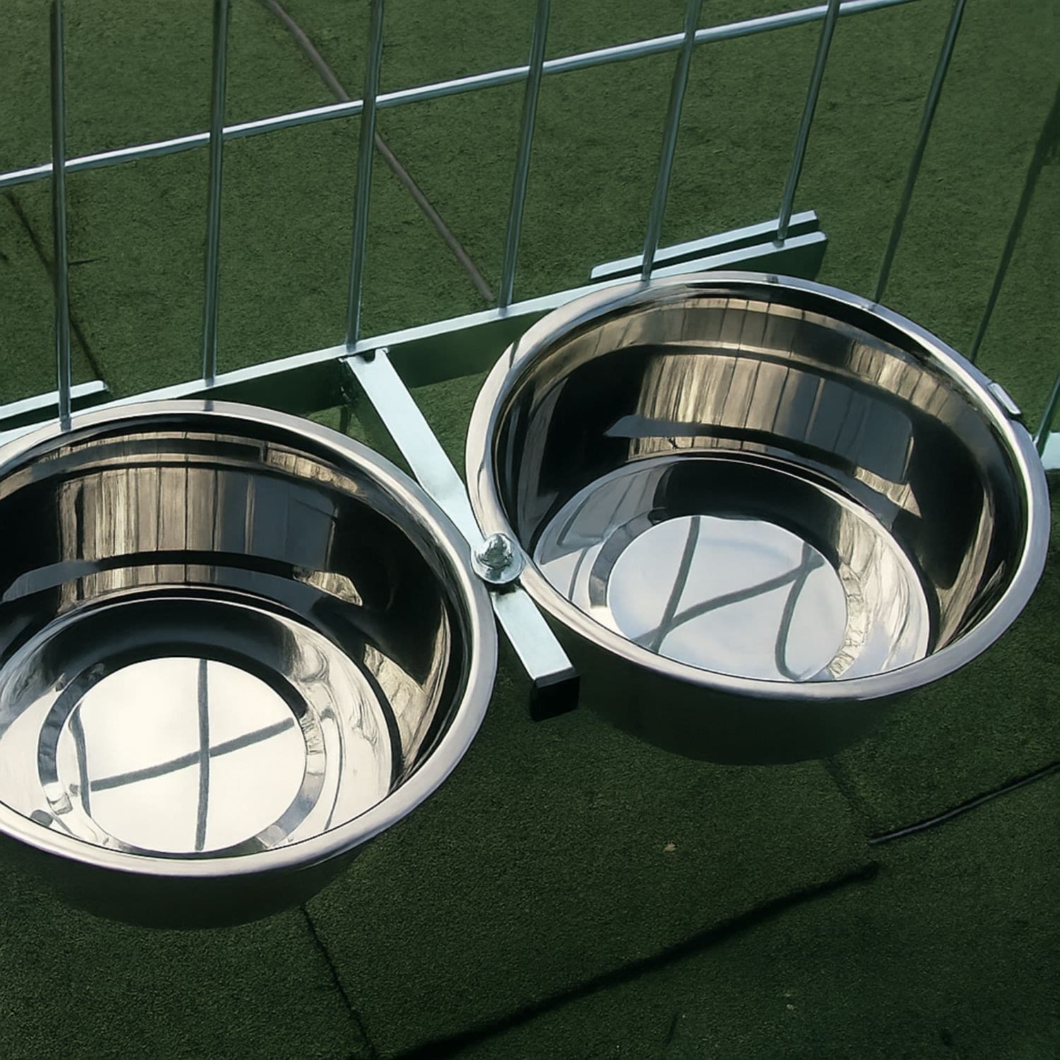 Porta Ciotole per Box Cani Regolabile in Acciaio Inox Diametro Ciotole 24 cm - 6