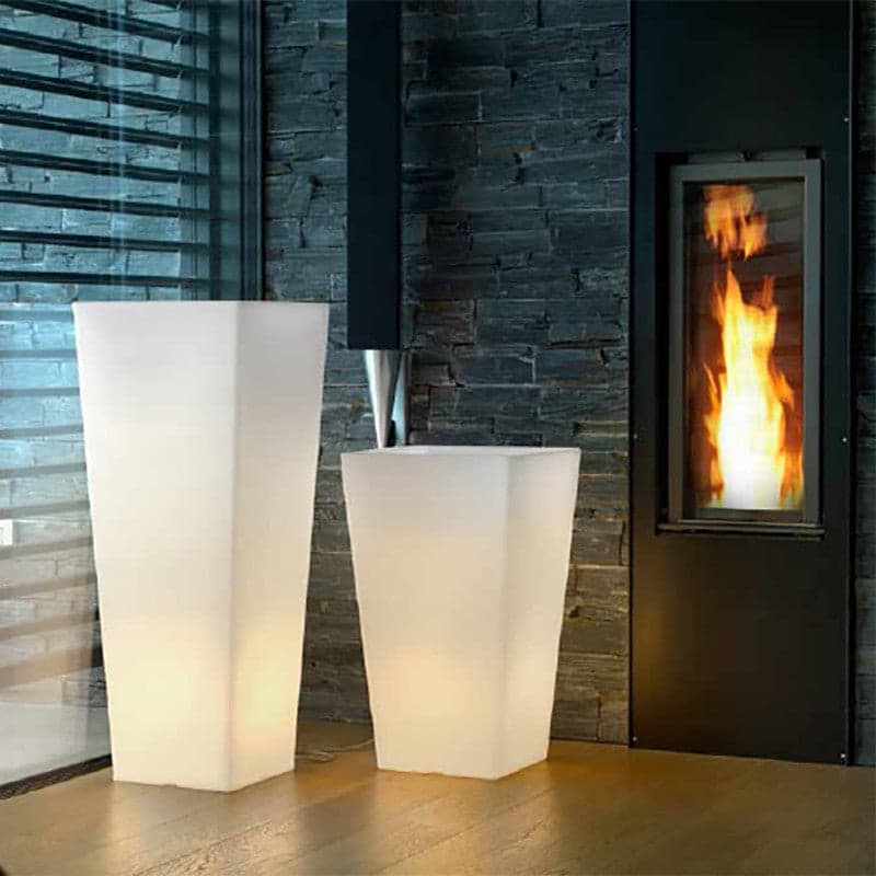 Vaso ''Pasubio Alto con luce'' outdoor per fiori e piante. in Vasi tradizionali Decor Space - Altamura, commercioVirtuoso.it