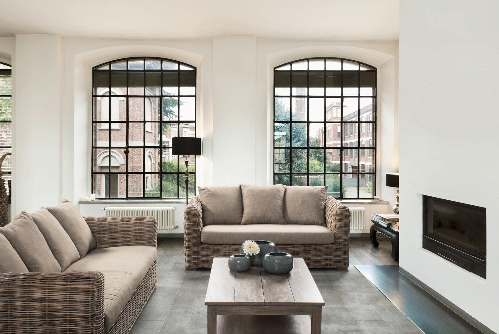 Divano "Fortaleza" con cuscini e struttura in legno di mango e rattan, per esterno in Divani Decor Space - Altamura, commercioVirtuoso.it
