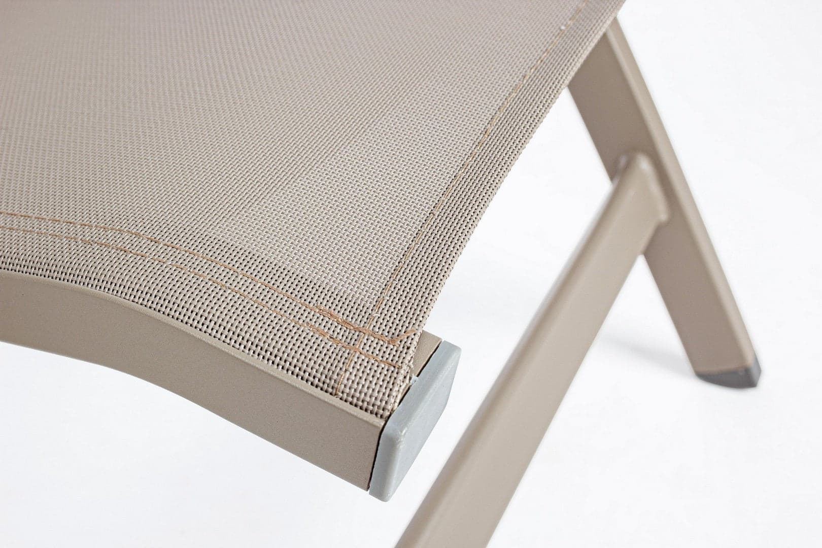 Poltrona reclinabile "Victor", color tortora, struttura in alluminio per esterno, seduta comoda in Poltrone Decor Space - Altamura, commercioVirtuoso.it