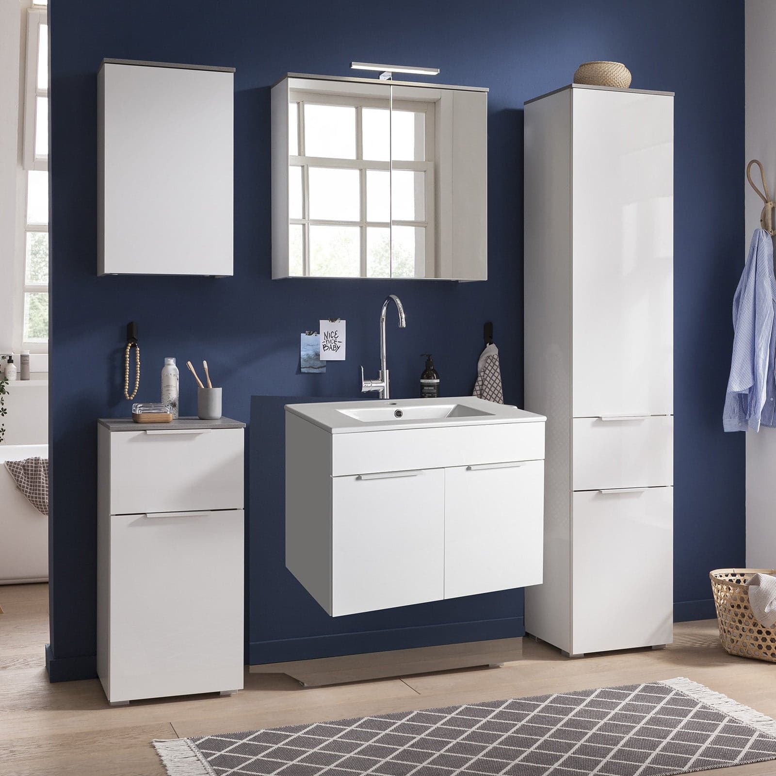 Mobile bagno sospeso con lavabo in ceramica bianco lucido e cemento h 58 cm con 2 ante in legno in Mobili a terra Decor Space - Altamura, commercioVirtuoso.it