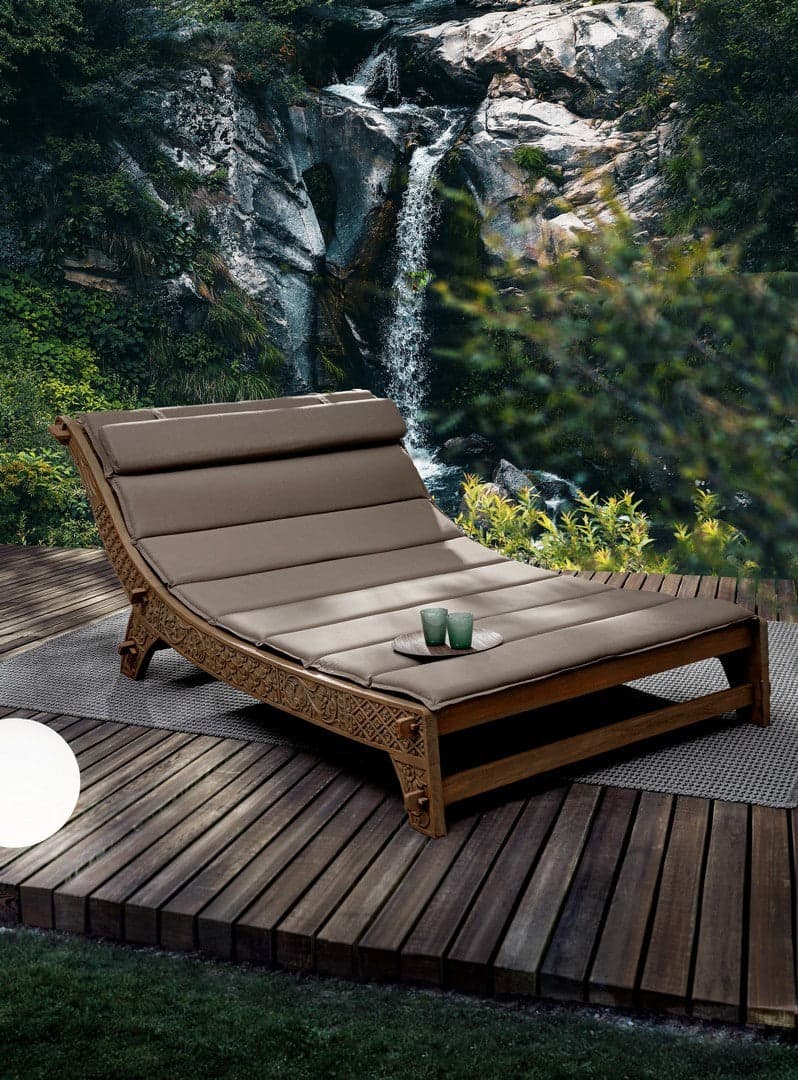 Daybed con cuscino "Sanur" in legno di Teak con finitura color sabbia, per esterno in Lettini Decor Space - Altamura, commercioVirtuoso.it