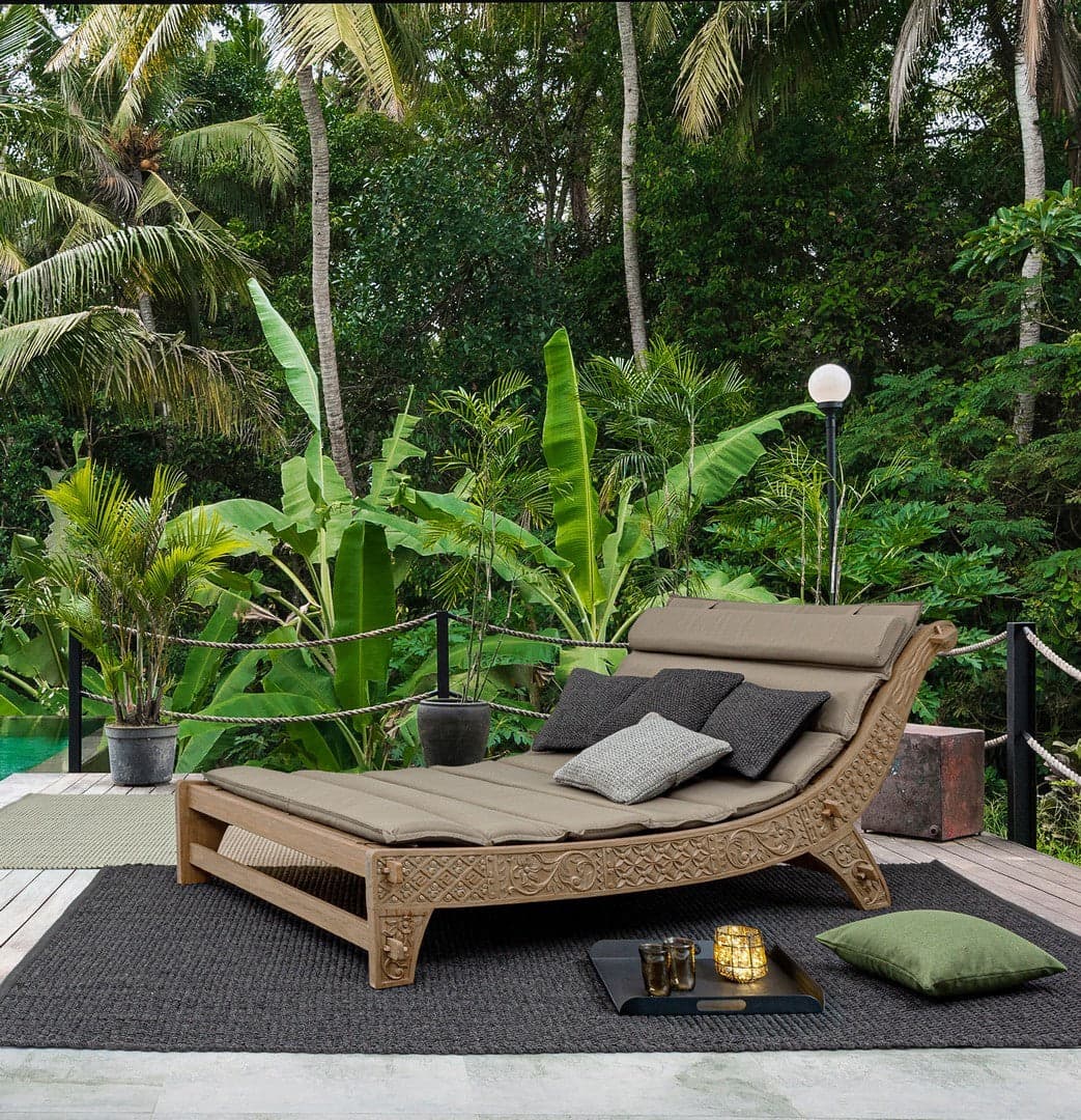 Daybed con cuscino "Sanur" in legno di Teak con finitura color sabbia, per esterno in Lettini Decor Space - Altamura, commercioVirtuoso.it