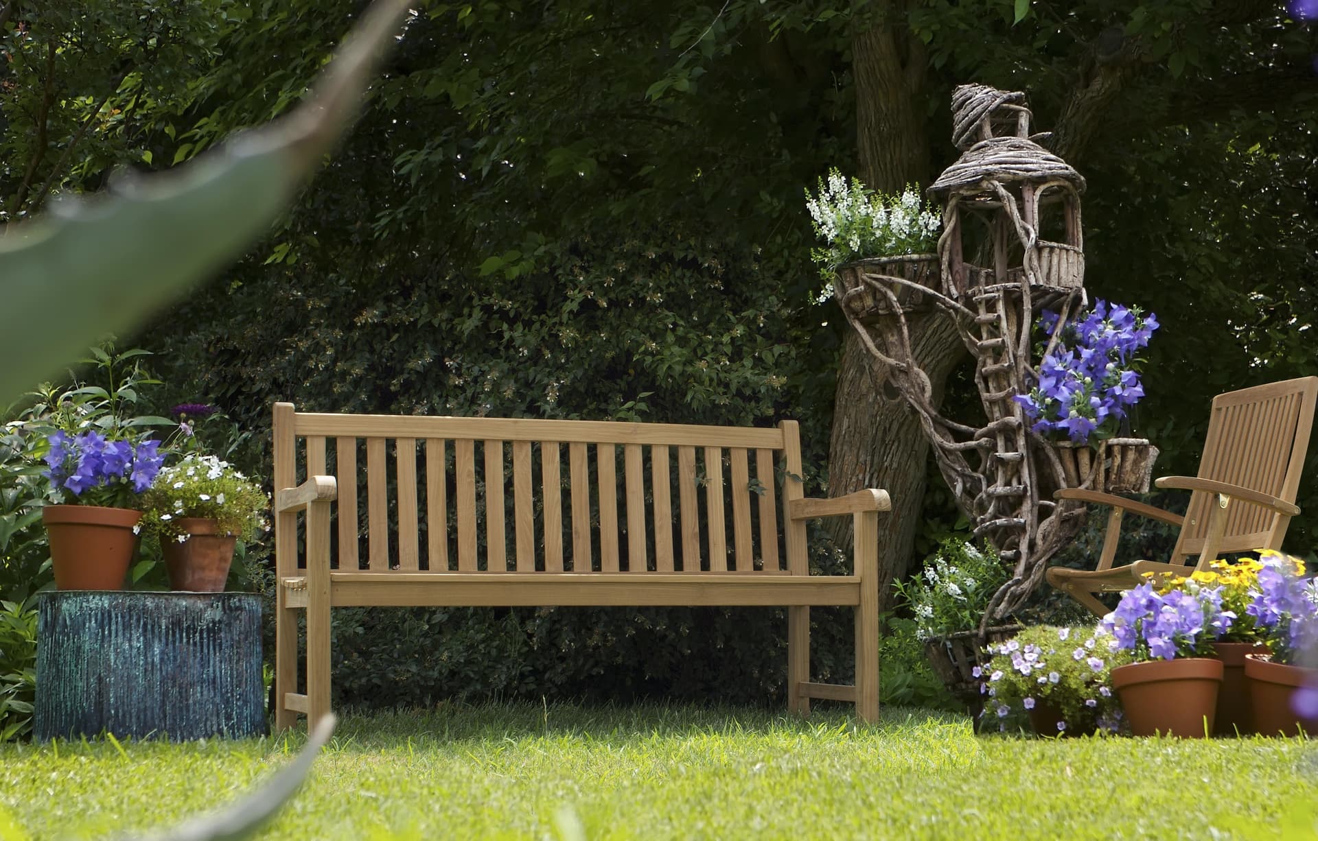 Panchina da giardino "Linda" in legno di Teak massiccio, con braccioli, per esterno e veranda in Panche Decor Space - Altamura, commercioVirtuoso.it