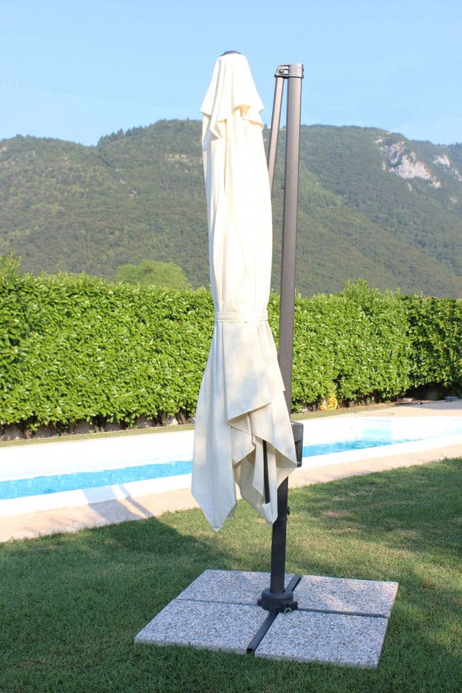 Ombrellone palo laterale "Newton" in alluminio verniciato da giardino e balcone in Ombrelloni Decor Space - Altamura, commercioVirtuoso.it