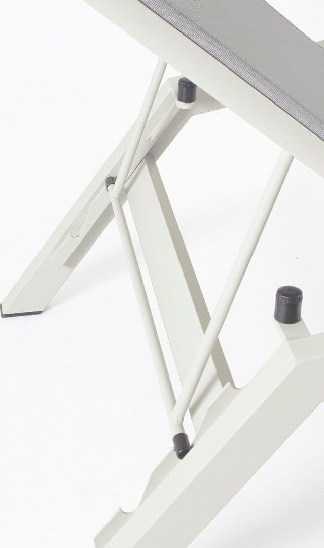 Lettino chaise longue "Krion" con poggiatesta, struttura in alluminio verniciato per esterno - 22