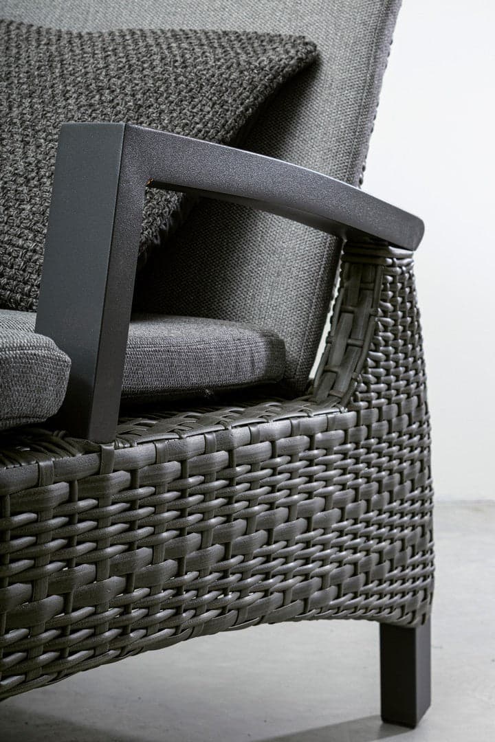 Lettino "Britton" con cuscini, struttura in alluminio e intreccio in fibra sintetica, reclinabile, per esterno in Lettini Decor Space - Altamura, commercioVirtuoso.it
