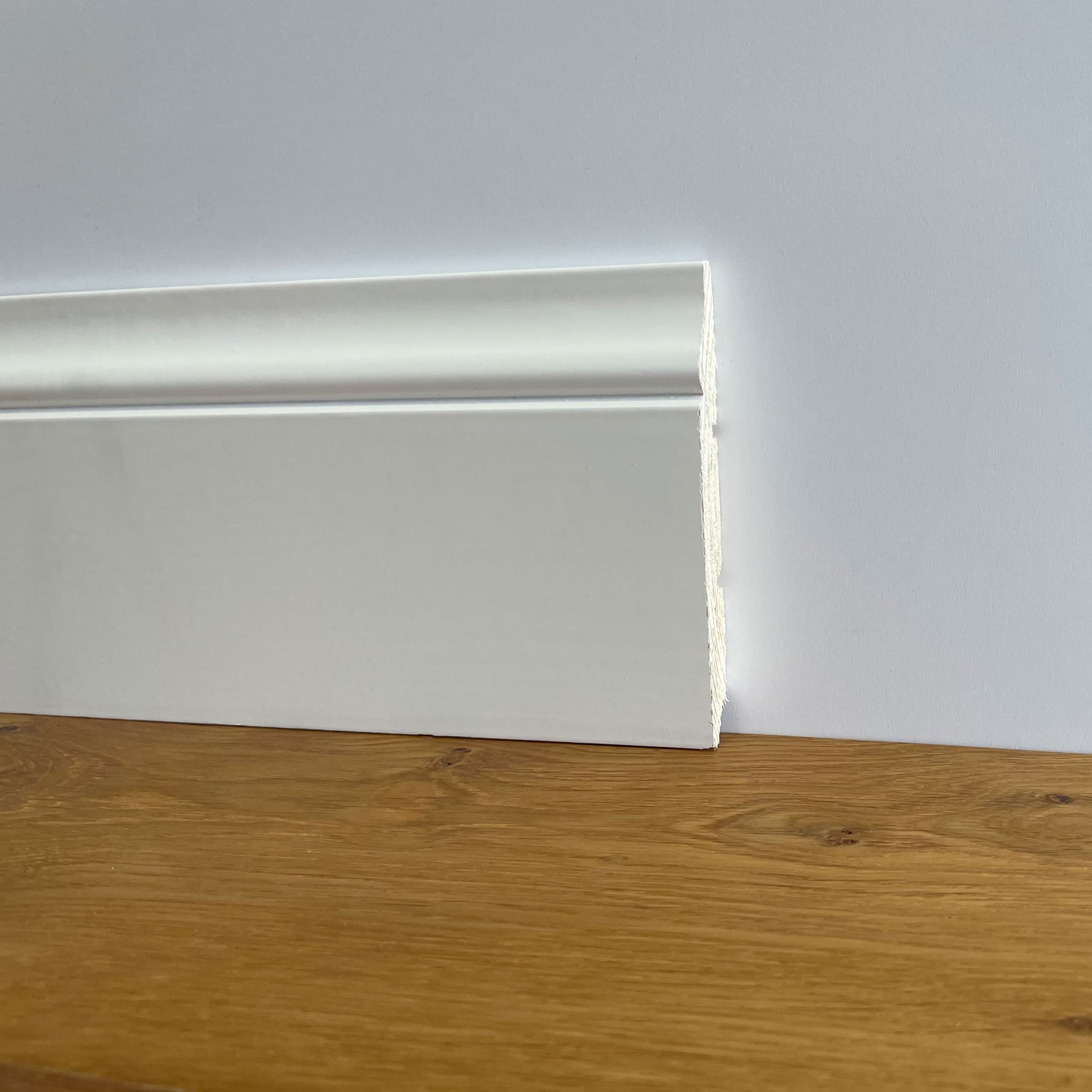 Battiscopa PREMIUM in legno MASSELLO mod.BAROCCO 120x16 laccato bianco liscio (prezzo al metro) Eternal Parquet