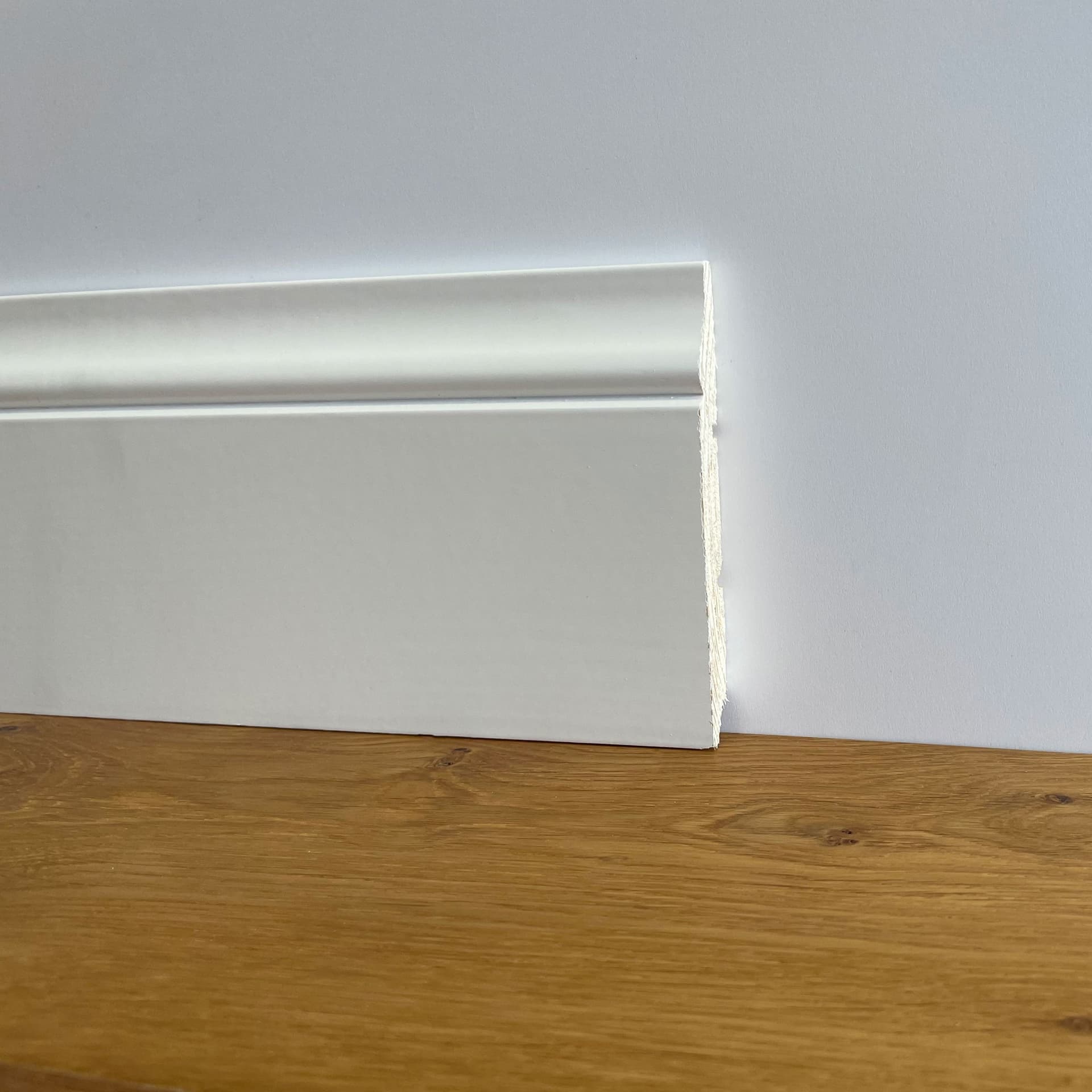 Battiscopa PREMIUM in legno MASSELLO mod.BAROCCO 120x16 laccato bianco liscio (prezzo al metro) Eternal Parquet