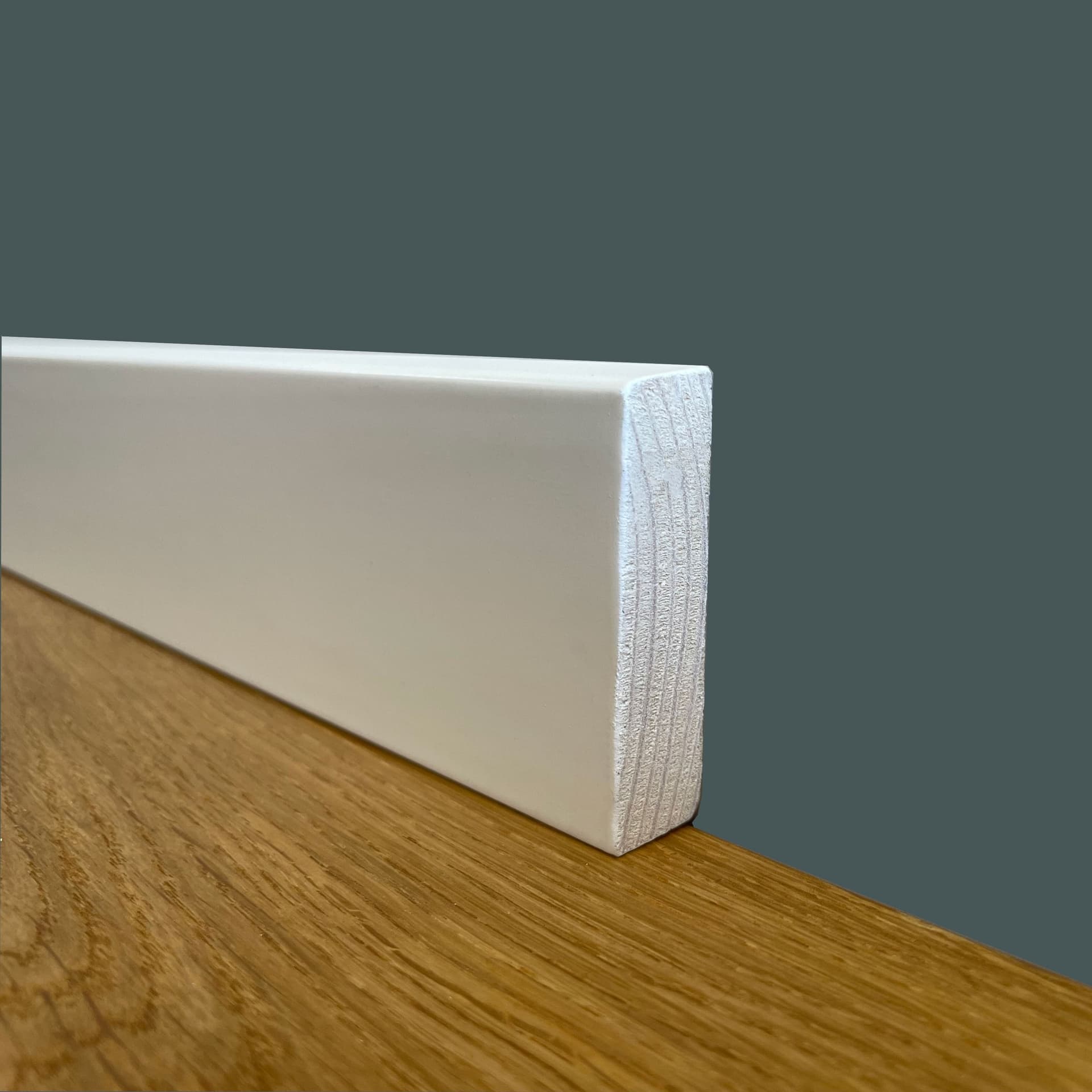 Battiscopa PREMIUM in legno MASSELLO squadrato 55x14 laccato bianco liscio (prezzo al metro) Eternal Parquet