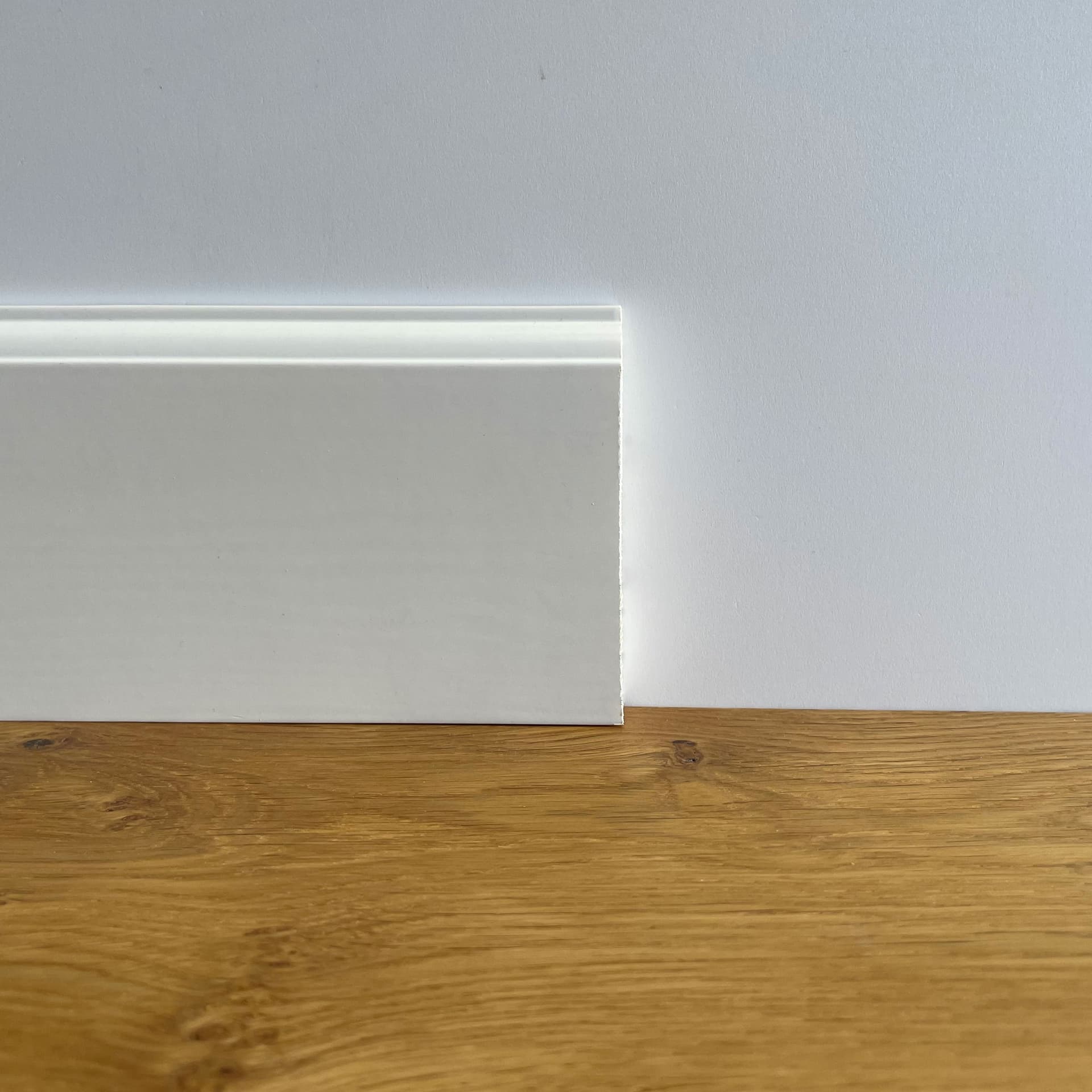 100 metri lineari di Battiscopa PREMIUM in legno MASSELLO mod.FIRENZE 120x15 laccato bianco - Eternal Parquet