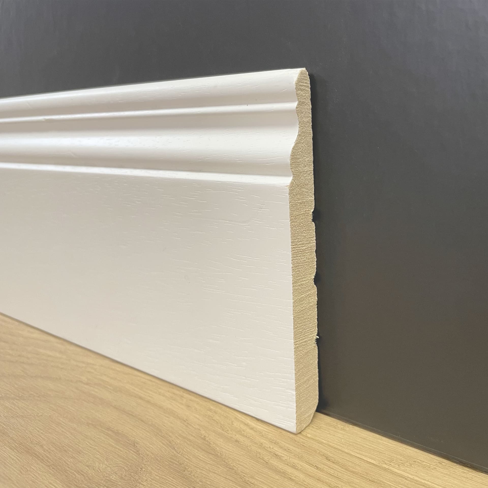 96ML di BATTISCOPA laccato bianco in legno ZOCCOLINO MASSELLO DUCALE 100X13 - Eternal Parquet