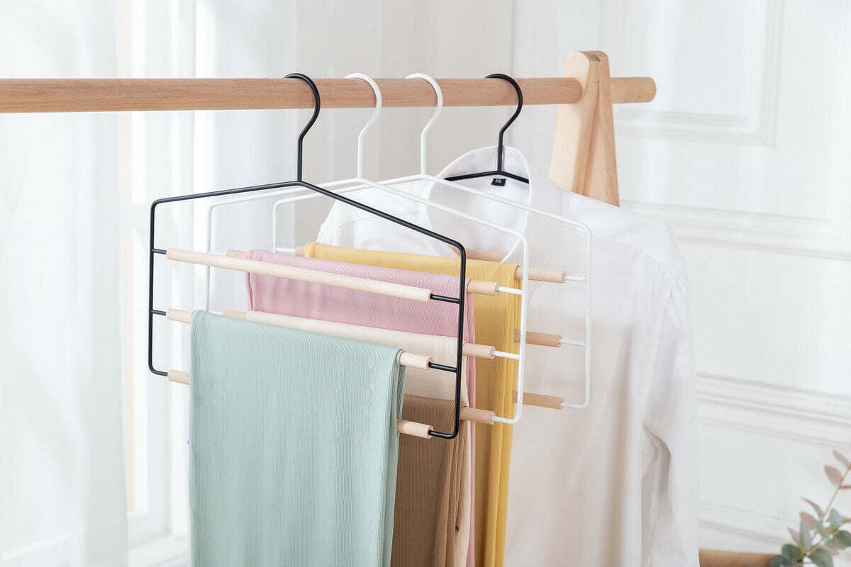 Grucce Porta Pantaloni 2 Scomparti In Metallo Bianco E Legno 37 Cm Casa e cucina/Organizzazione interni/Organizzazione guardaroba/Grucce e appendini/Appendini per pantaloni Decor Space - Altamura, Commerciovirtuoso.it
