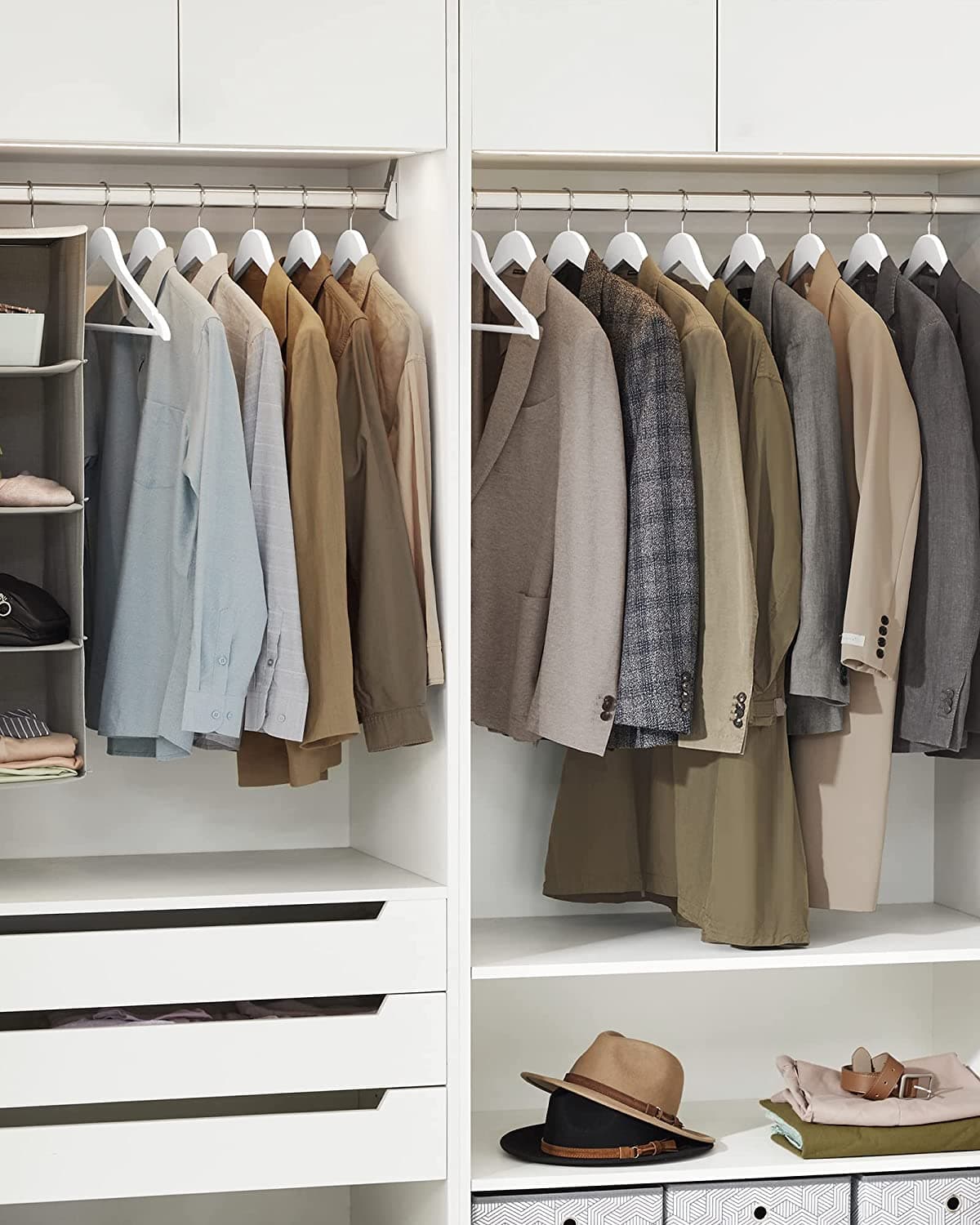 Grucce appendiabiti in legno Bianco con tacche e barra per pantaloni 43 cm in Grucce Decor Space - Altamura, commercioVirtuoso.it