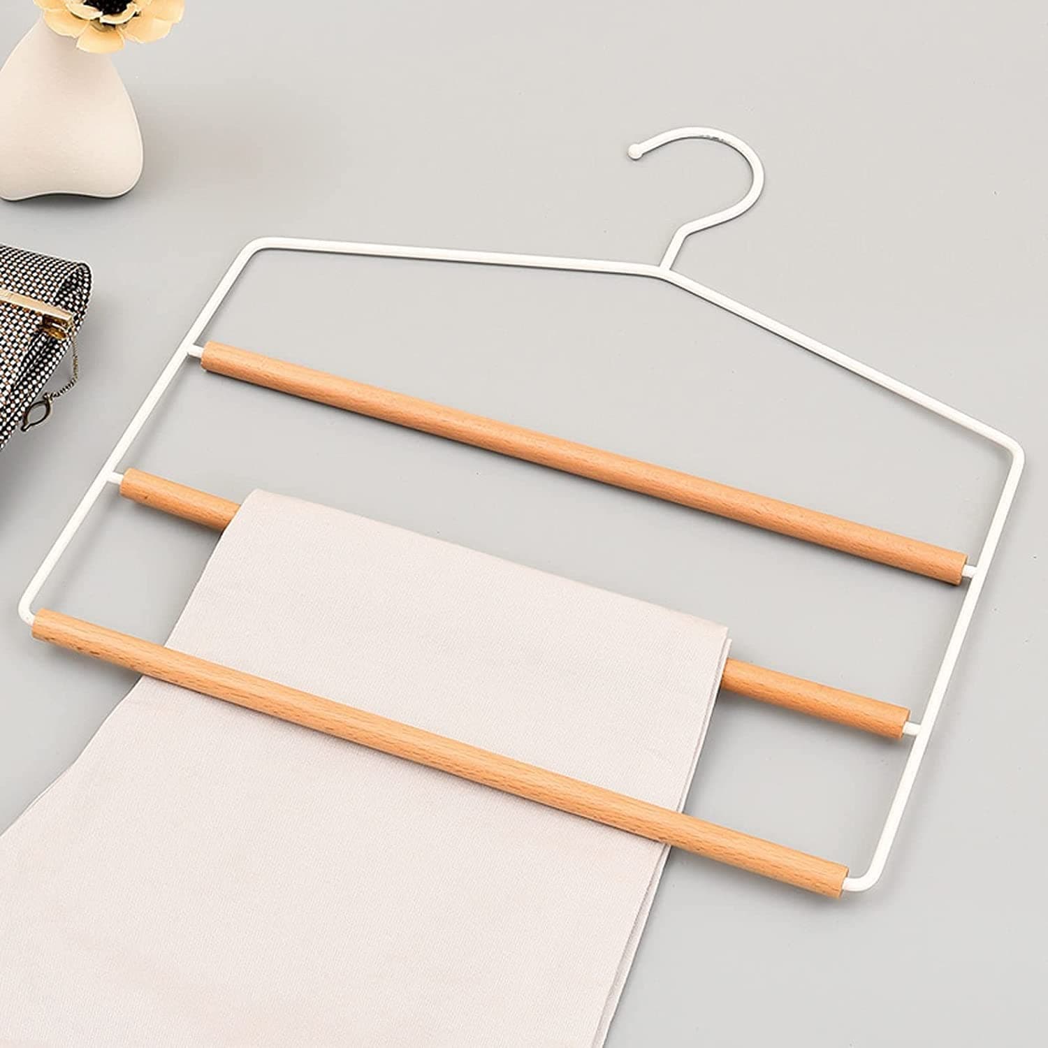 Grucce porta pantaloni 3 scomparti in metallo Bianco e legno 37 cm in Appendini per pantaloni Decor Space - Altamura, commercioVirtuoso.it
