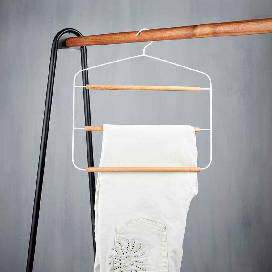 Grucce Porta Pantaloni 3 Scomparti In Metallo Bianco E Legno 37 Cm Casa e cucina/Organizzazione interni/Organizzazione guardaroba/Grucce e appendini/Appendini per pantaloni Decor Space - Altamura, Commerciovirtuoso.it