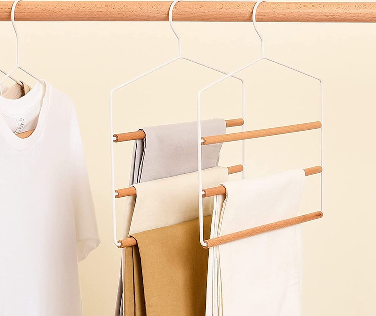 Grucce Porta Pantaloni 3 Scomparti In Metallo Bianco E Legno 37 Cm Casa e cucina/Organizzazione interni/Organizzazione guardaroba/Grucce e appendini/Appendini per pantaloni Decor Space - Altamura, Commerciovirtuoso.it