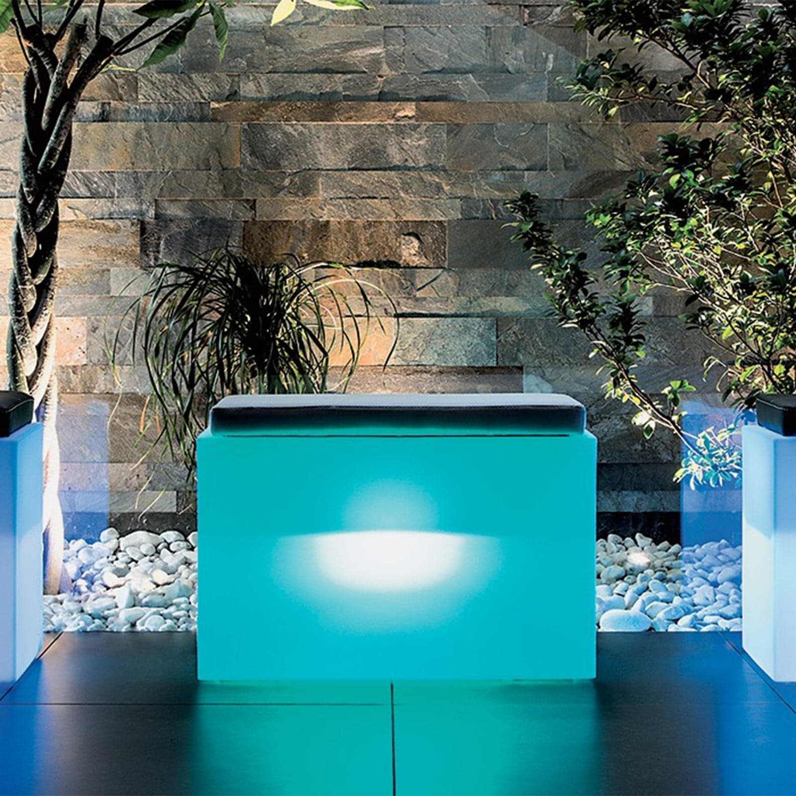 Poltroncina luminosa Roomy Bright con led pouf "Made in Italy" per esterno in Poltrone Decor Space - Altamura, commercioVirtuoso.it