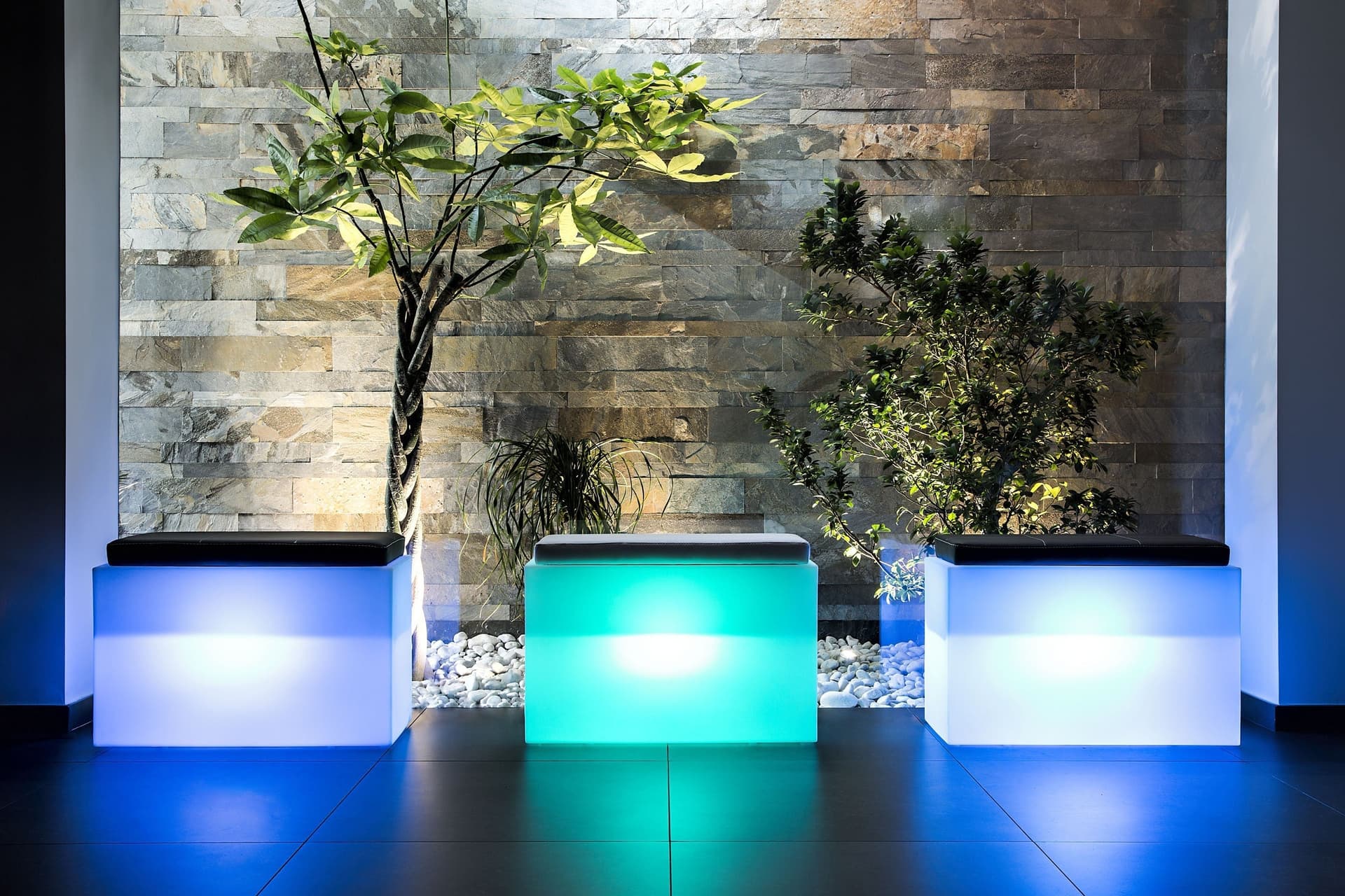 Poltroncina luminosa Roomy Bright con led pouf "Made in Italy" per esterno in Poltrone Decor Space - Altamura, commercioVirtuoso.it