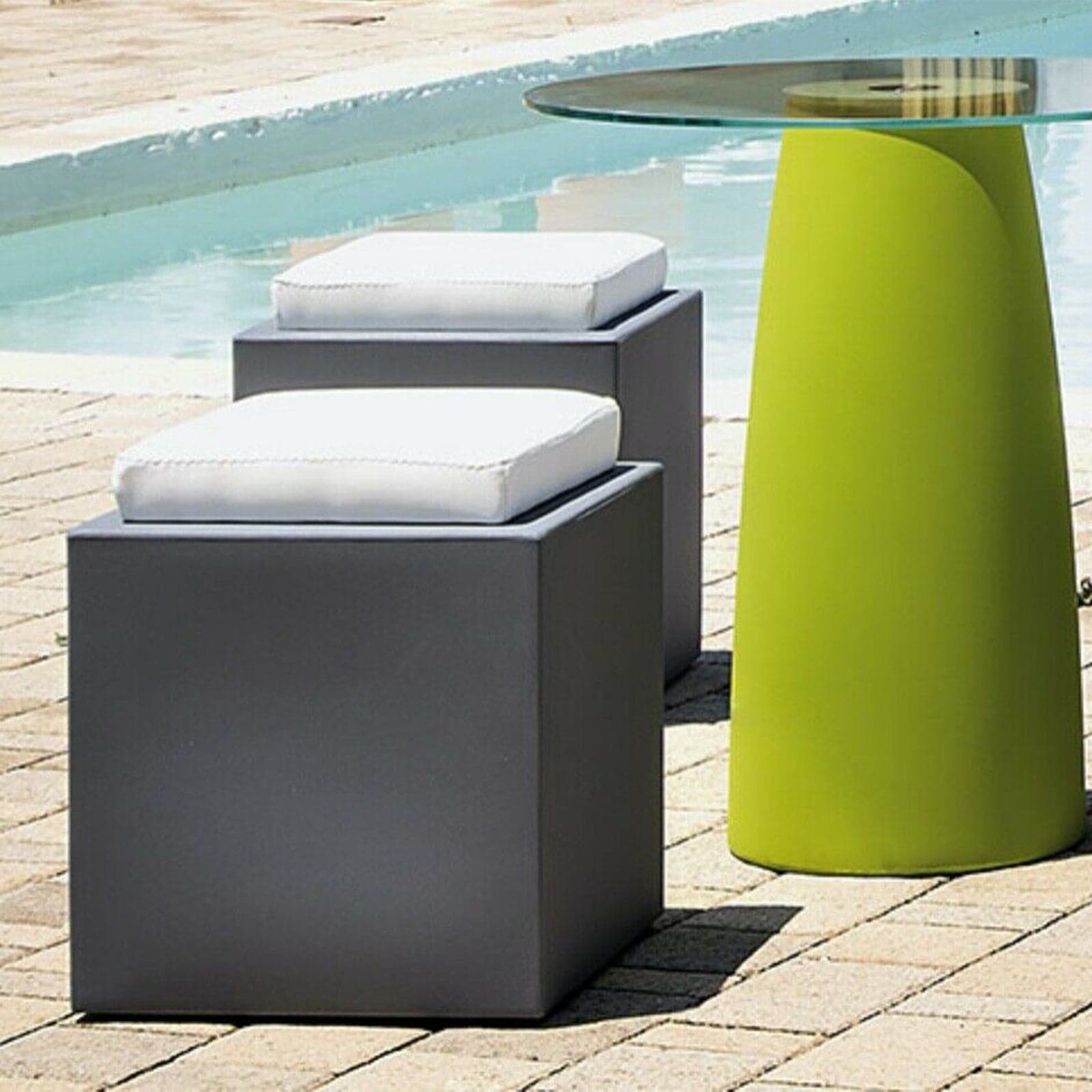 Poltroncina Comfy Square pouf in resina con cuscino alto confortevole Made in Italy in Poltrone Decor Space - Altamura, commercioVirtuoso.it