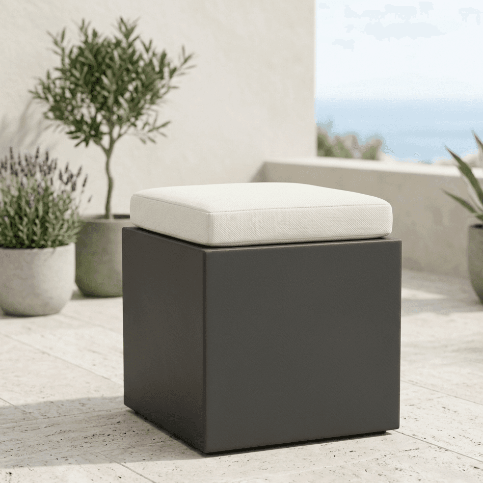 Poltroncina Comfy Square pouf in resina con cuscino alto confortevole Made in Italy in Poltrone Decor Space - Altamura, commercioVirtuoso.it