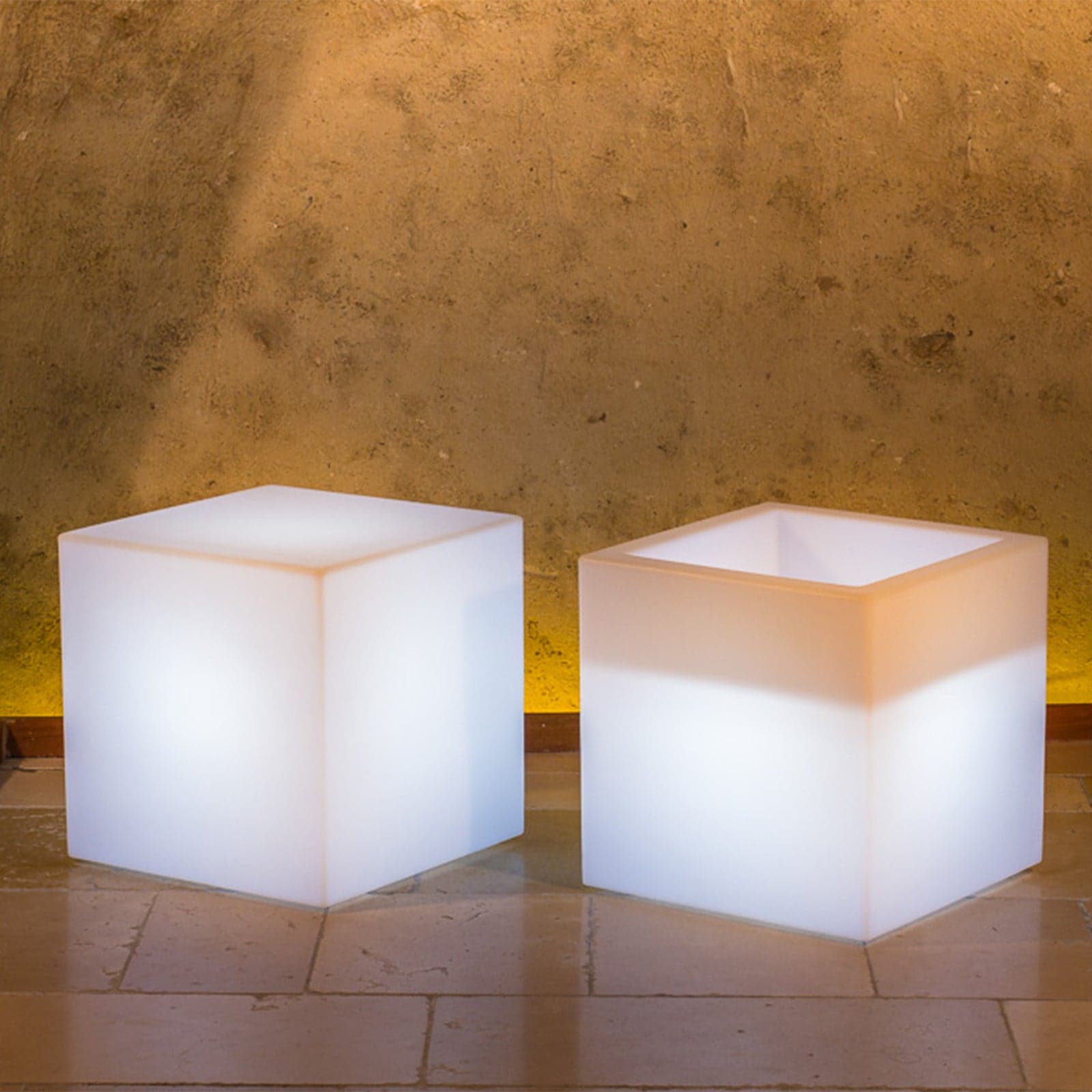 Vaso luminoso Cube per decorazione esterno e giardino "Made in Italy" in Vasi tradizionali Decor Space - Altamura, commercioVirtuoso.it