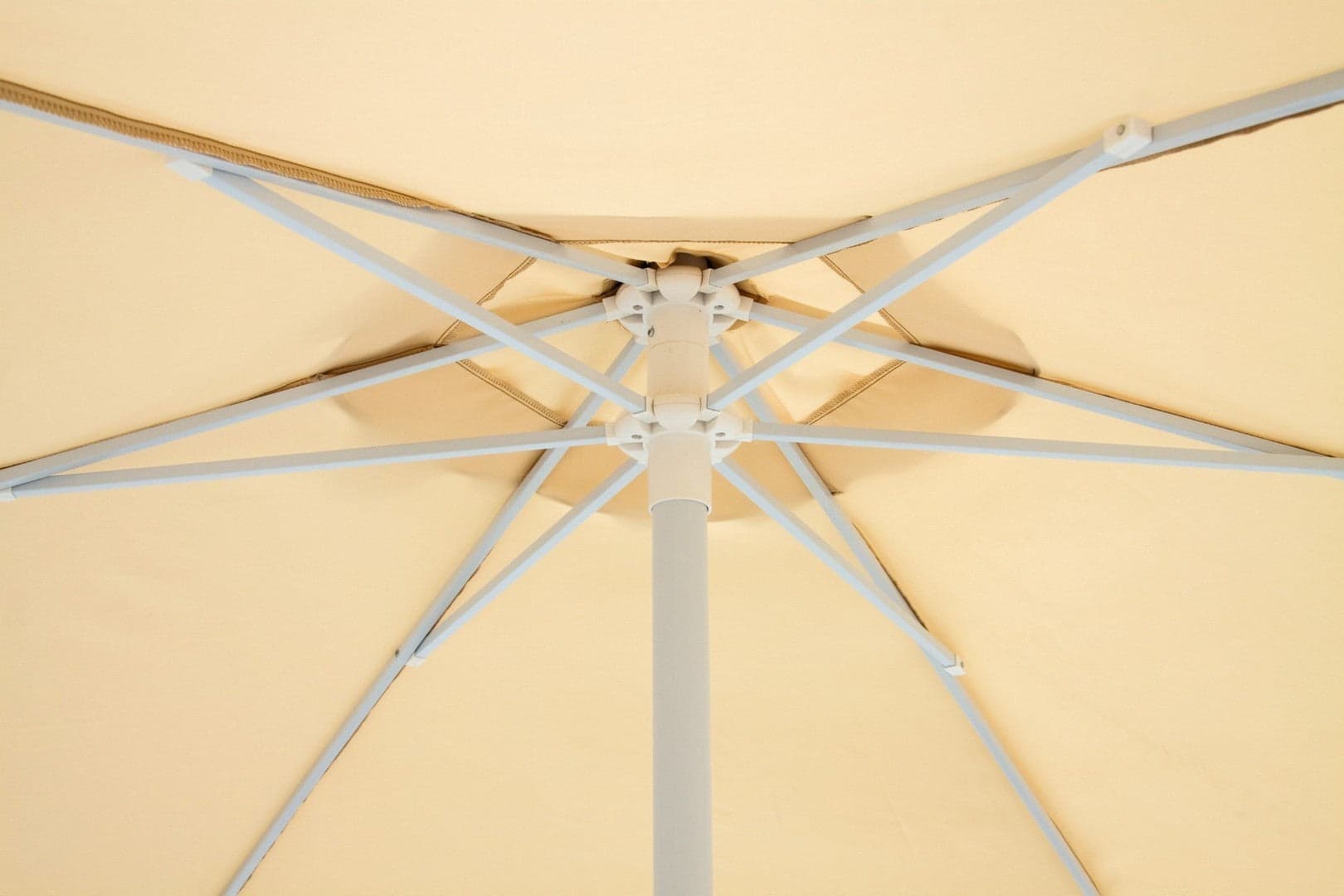 Ombrellone "Delfi" a palo centrale, struttura in acciaio per esterno da 270 cm in Ombrelloni Decor Space - Altamura, commercioVirtuoso.it