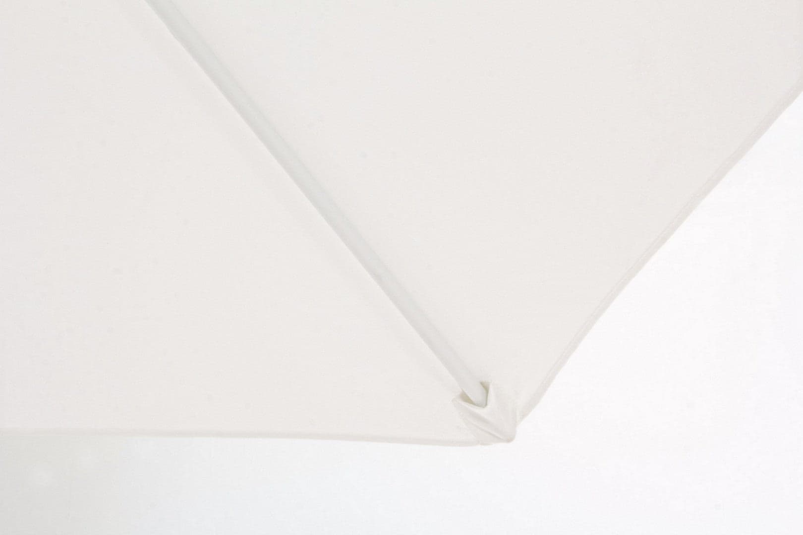 Ombrellone "Delfi" a palo centrale, struttura in acciaio per esterno da 270 cm in Ombrelloni Decor Space - Altamura, commercioVirtuoso.it
