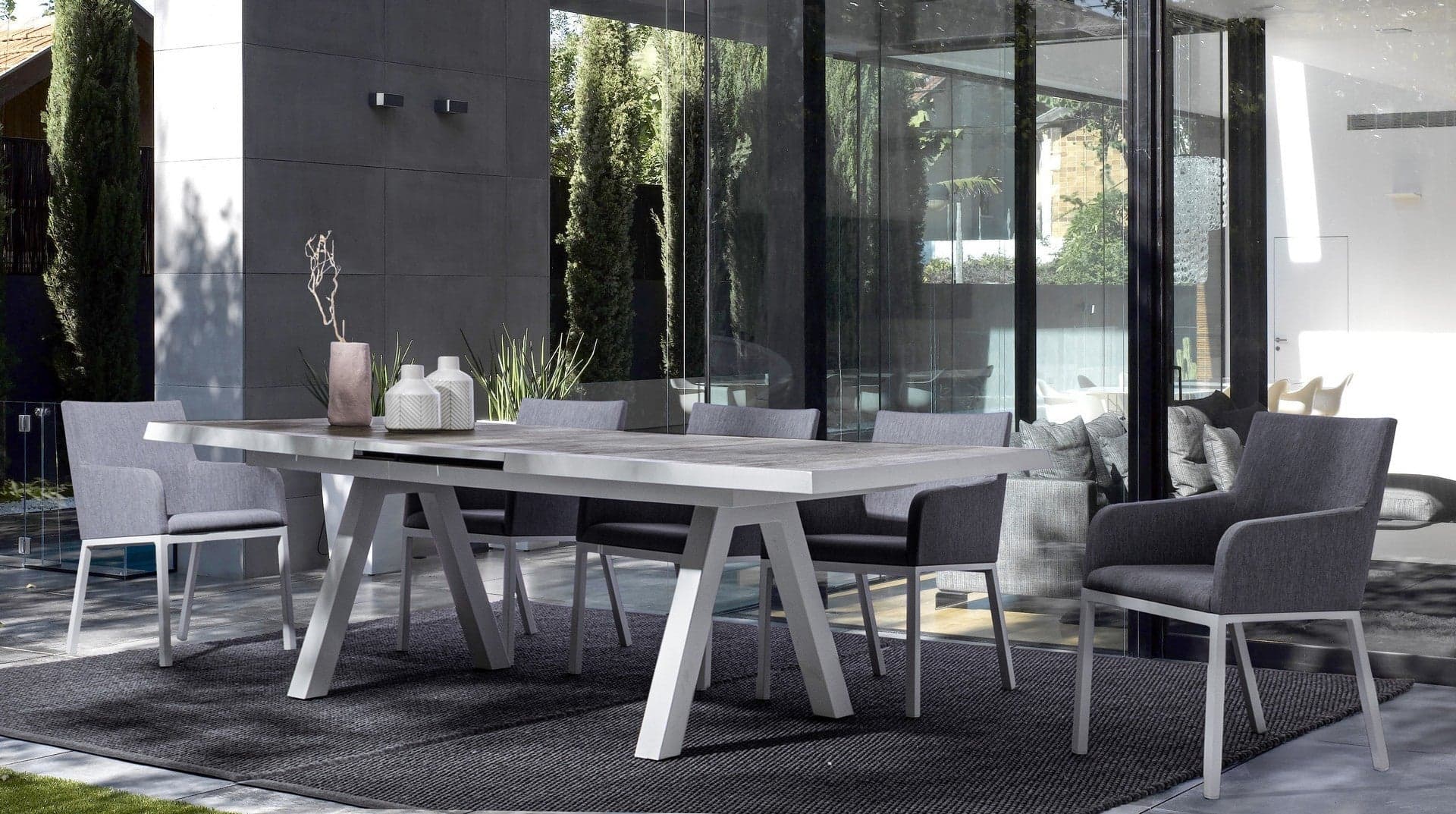 Sedia con braccioli "Owen", struttura in alluminio, cuscini imbottiti comodi in Sedie per tavolo da giardino Decor Space - Altamura, commercioVirtuoso.it