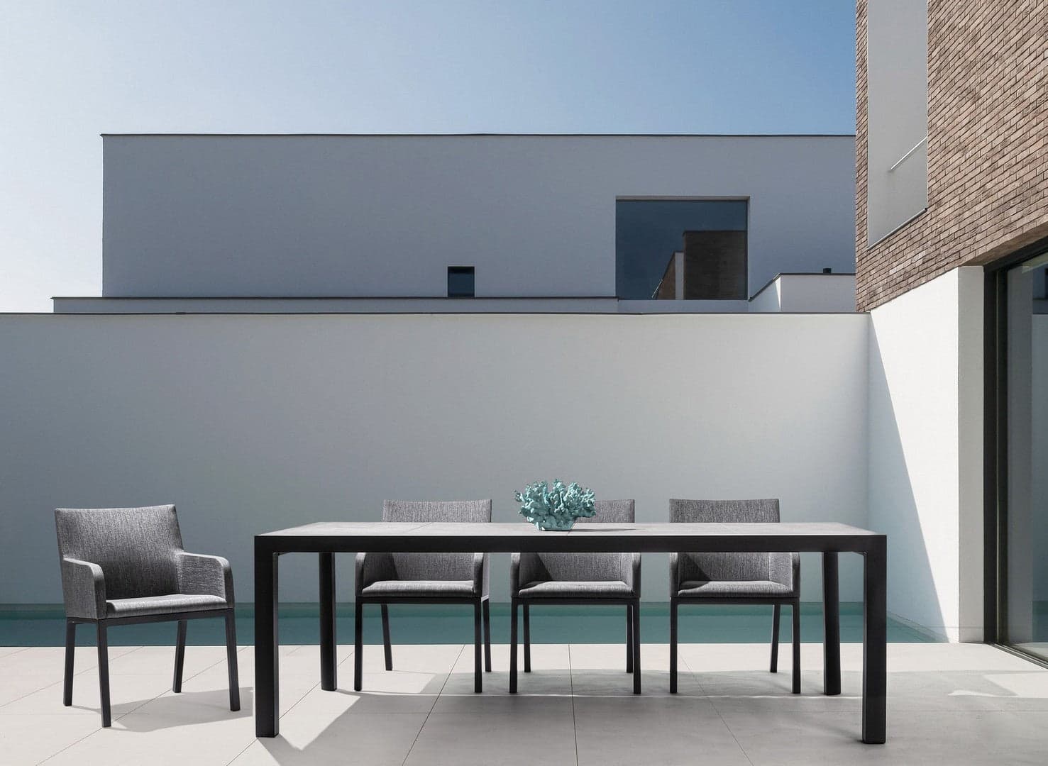 Sedia con braccioli "Owen", struttura in alluminio, cuscini imbottiti comodi in Sedie per tavolo da giardino Decor Space - Altamura, commercioVirtuoso.it
