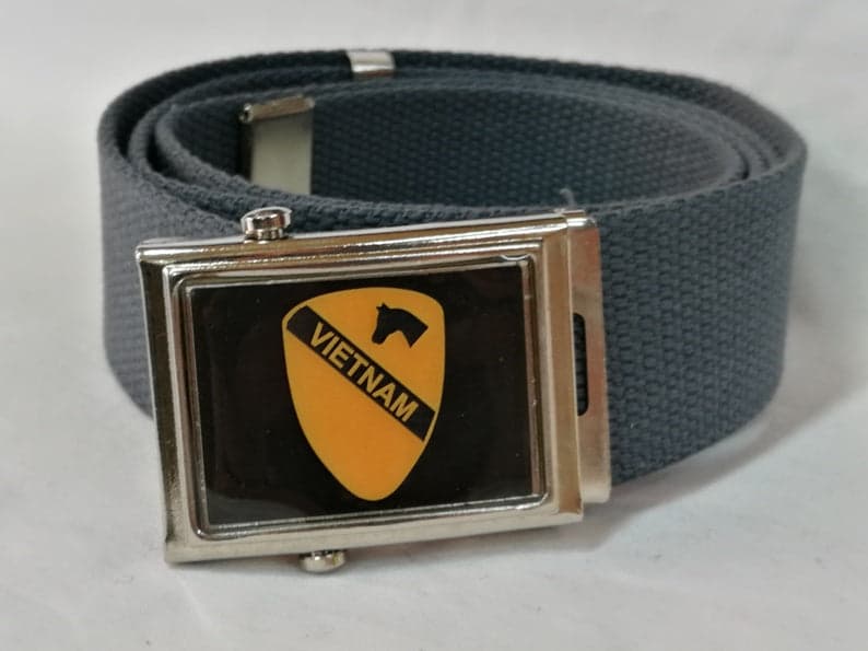 Cintura First 1st Cavalry Division Vietnam Vari Colori Cinta in Canapa Con Fibbia Metallica Completa Di Stemma Moda/Uomo/Abbigliamento/Abbigliamento sportivo/Cinture Il Distintivo - Pesaro, Commerciovirtuoso.it