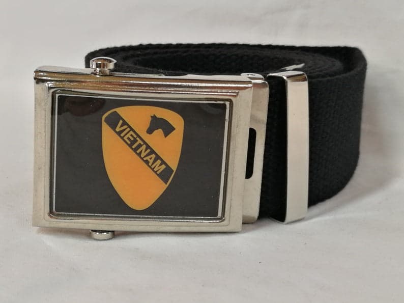 Cintura First 1st Cavalry Division Vietnam Vari Colori Cinta in Canapa Con Fibbia Metallica Completa Di Stemma Moda/Uomo/Abbigliamento/Abbigliamento sportivo/Cinture Il Distintivo - Pesaro, Commerciovirtuoso.it