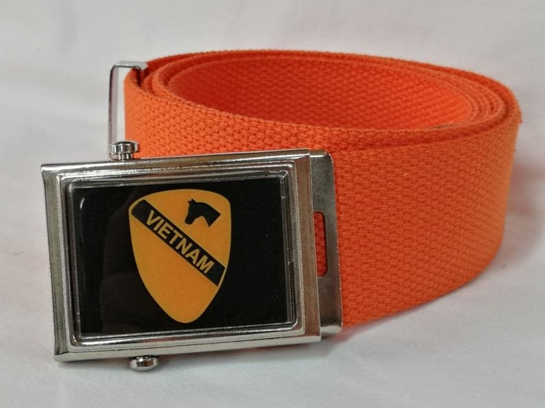 Cintura First 1st Cavalry Division Vietnam Vari Colori Cinta in Canapa Con Fibbia Metallica Completa Di Stemma Moda/Uomo/Abbigliamento/Abbigliamento sportivo/Cinture Il Distintivo - Pesaro, Commerciovirtuoso.it