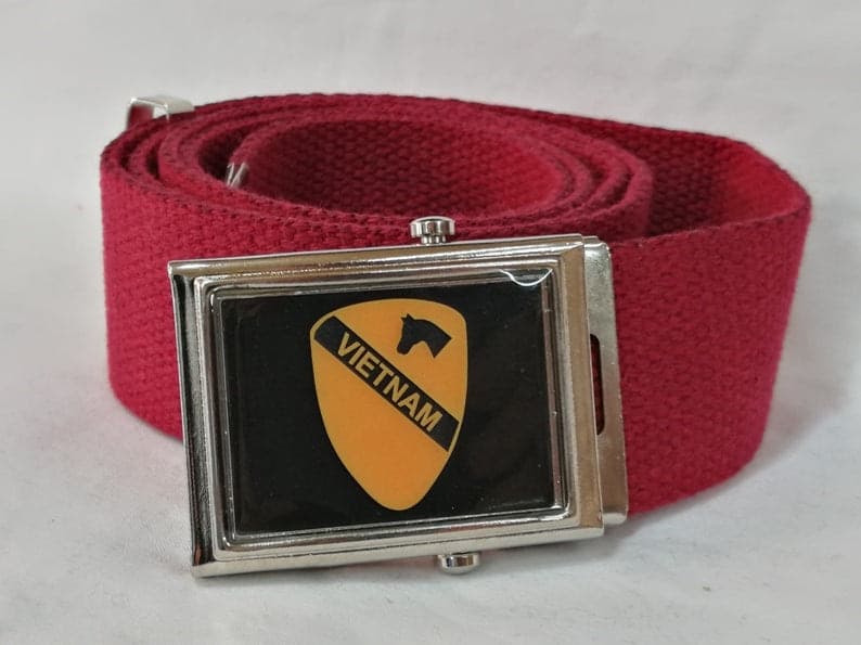 Cintura First 1st Cavalry Division Vietnam Vari Colori Cinta in Canapa Con Fibbia Metallica Completa Di Stemma Moda/Uomo/Abbigliamento/Abbigliamento sportivo/Cinture Il Distintivo - Pesaro, Commerciovirtuoso.it
