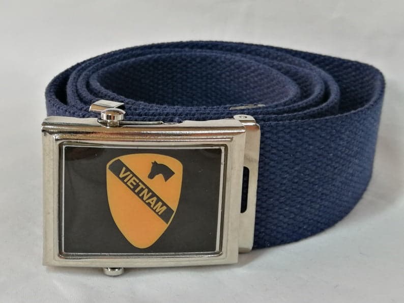 Cintura First 1st Cavalry Division Vietnam Vari Colori Cinta in Canapa Con Fibbia Metallica Completa Di Stemma Moda/Uomo/Abbigliamento/Abbigliamento sportivo/Cinture Il Distintivo - Pesaro, Commerciovirtuoso.it