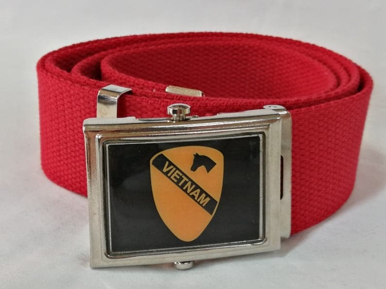 Cintura First 1st Cavalry Division Vietnam Vari Colori Cinta in Canapa Con Fibbia Metallica Completa Di Stemma Moda/Uomo/Abbigliamento/Abbigliamento sportivo/Cinture Il Distintivo - Pesaro, Commerciovirtuoso.it