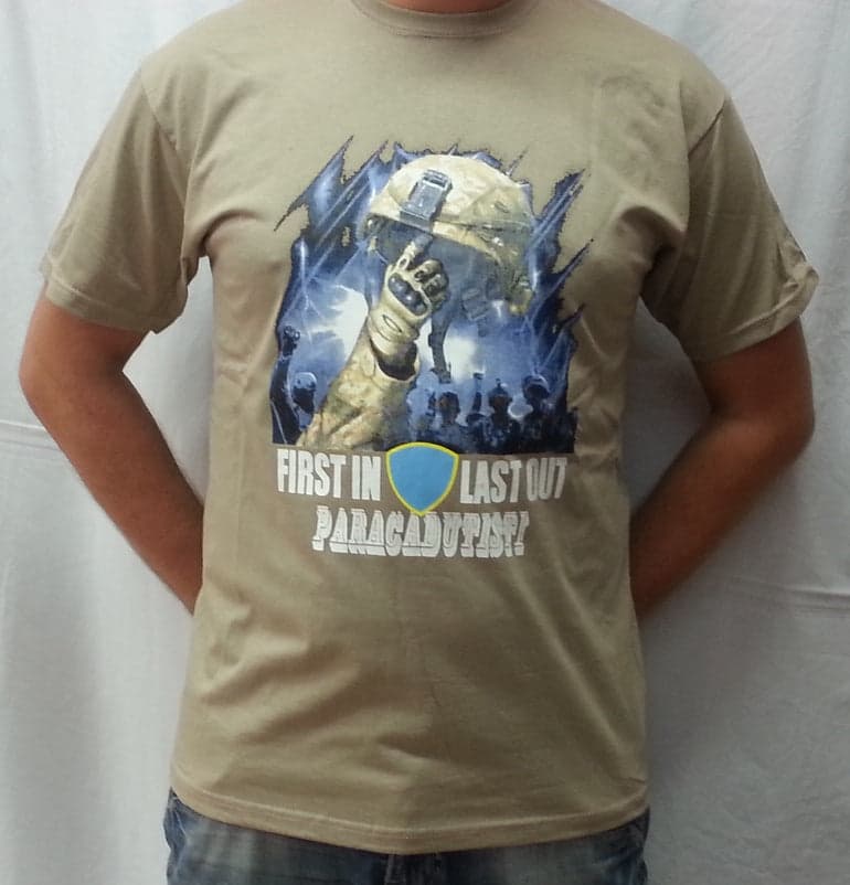 T-shirt First In First Out Maglietta In Cotone A Manica Corta Uomo Sport e tempo libero/Fan Shop/Abbigliamento/T-Shirt Il Distintivo - Pesaro, Commerciovirtuoso.it