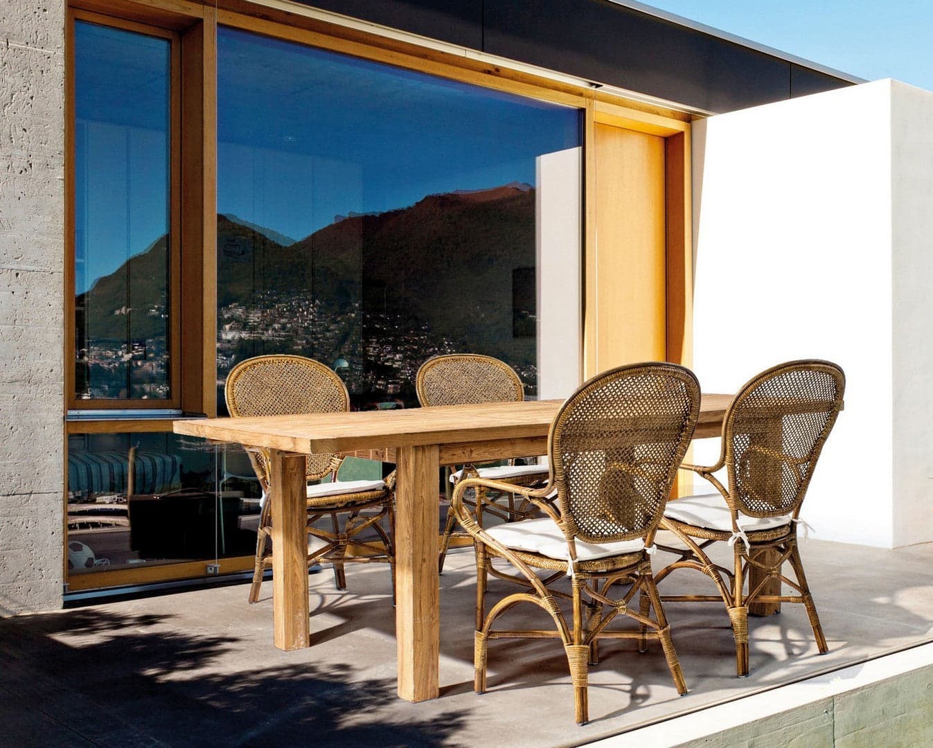 Sedia "Edelina" con rattan, per arredo interno con braccioli, 55 x 62 x h 96 cm in Sedie Decor Space - Altamura, commercioVirtuoso.it