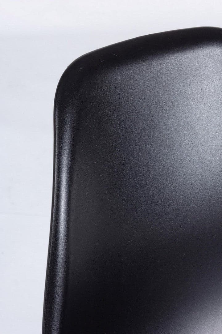 Sedia "Iris" con gambe in tubolare di acciaio verniciato a polvere, per arredo interno 45 x 52 x h 84 cm in Sedie Decor Space - Altamura, commercioVirtuoso.it