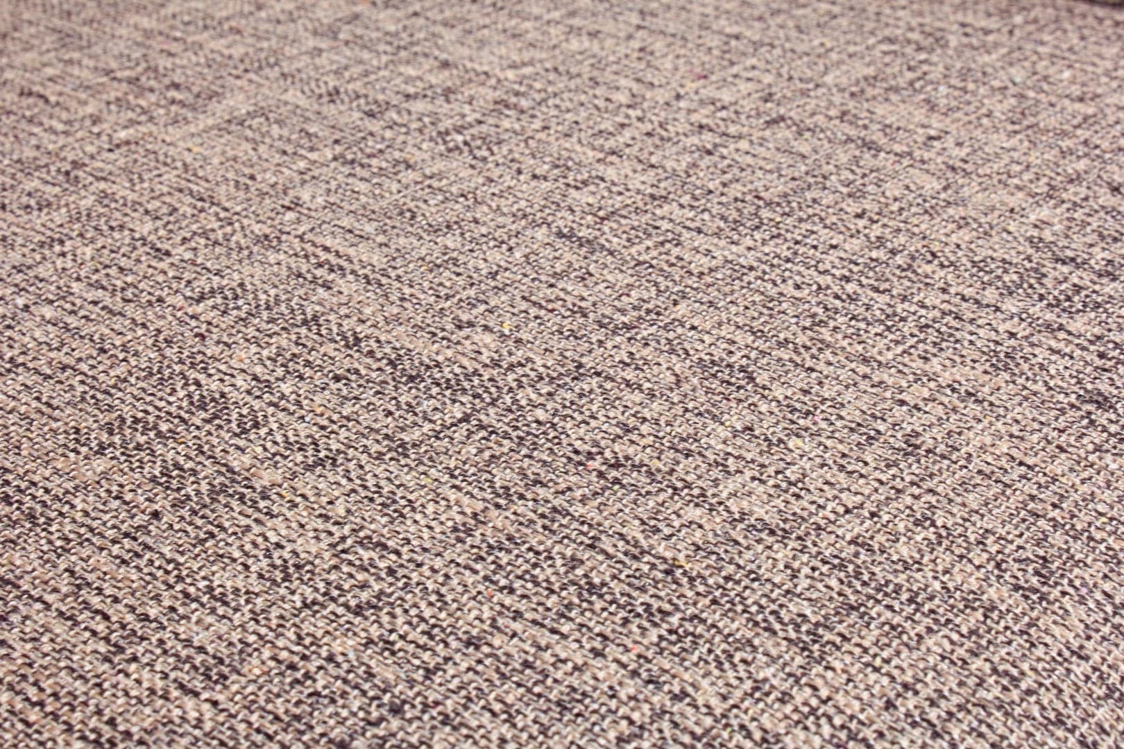 Sedia "Sixty Text" con struttura in acciaio e compensato, per arredo interno con braccioli, 60 x 54 x h 80,5 cm in Sedie Decor Space - Altamura, commercioVirtuoso.it