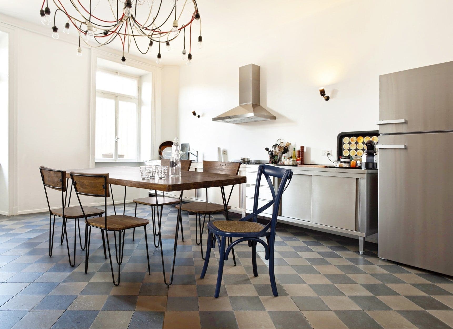 Sedia "Cross" con struttura in legno di olmo, per arredo interno 50,5 x 52 x h 87 cm in Sedie Decor Space - Altamura, commercioVirtuoso.it