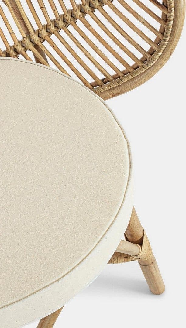 Sedia "Flores" con rattan, per arredo interno con braccioli, 77 x 62 x h 93 cm in Sedie Decor Space - Altamura, commercioVirtuoso.it